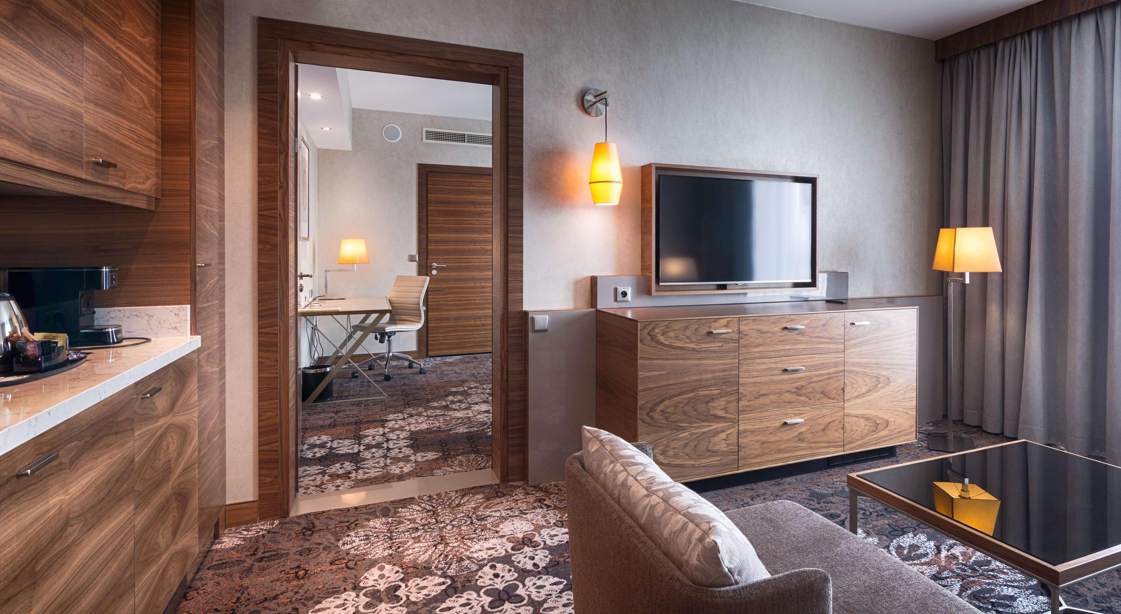 Suite King Bed One Bedroom 