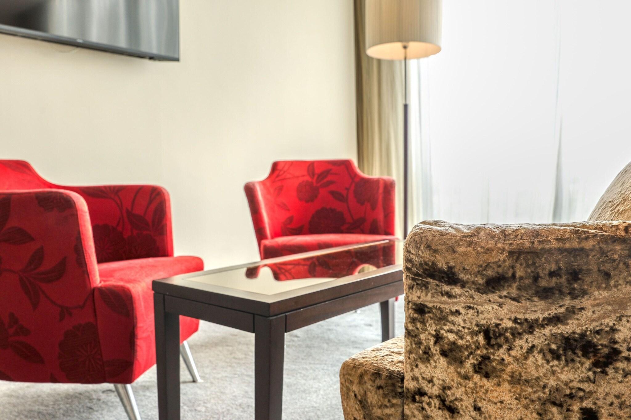 Studio City View King Bed