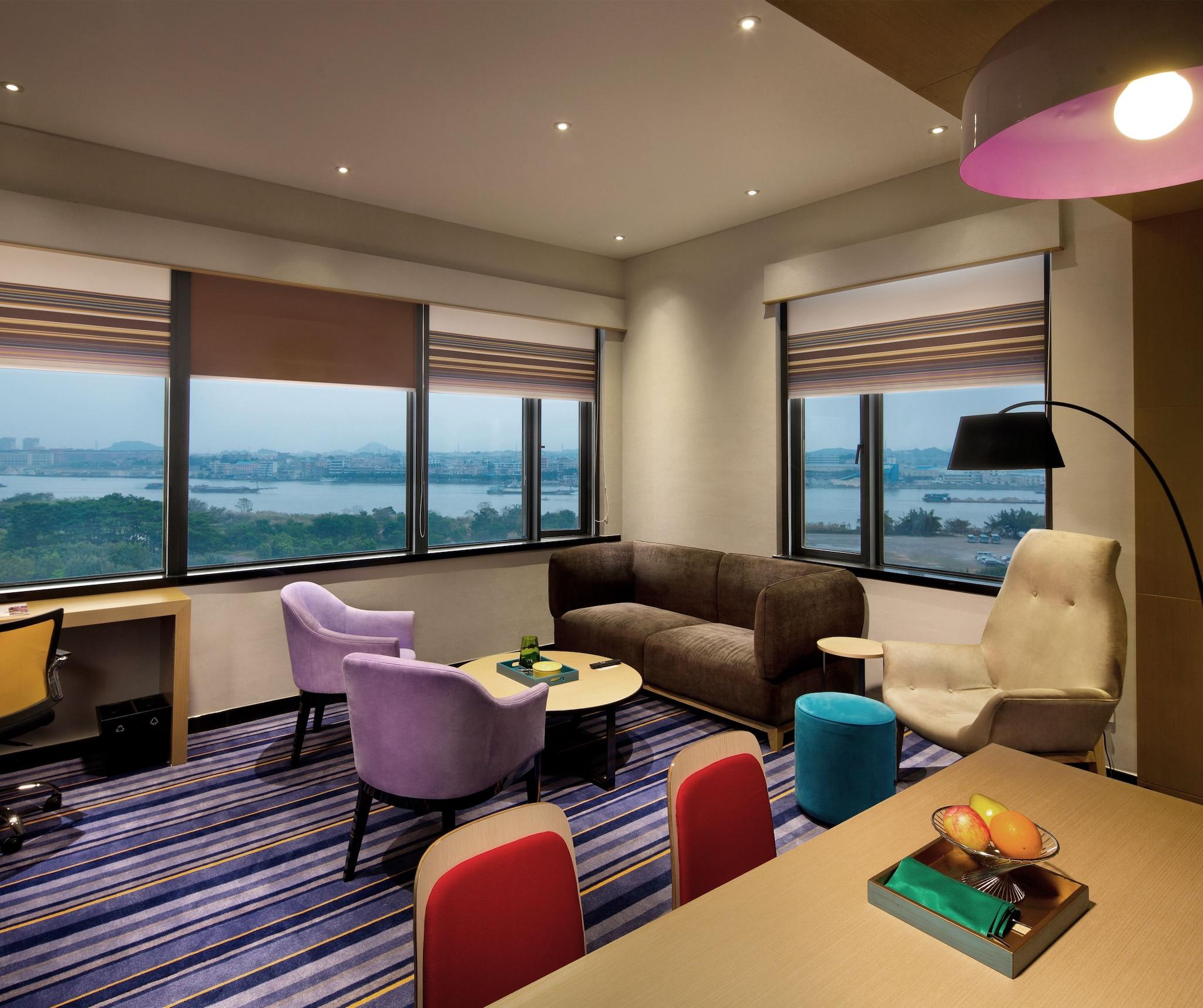 Suite City View King Bed