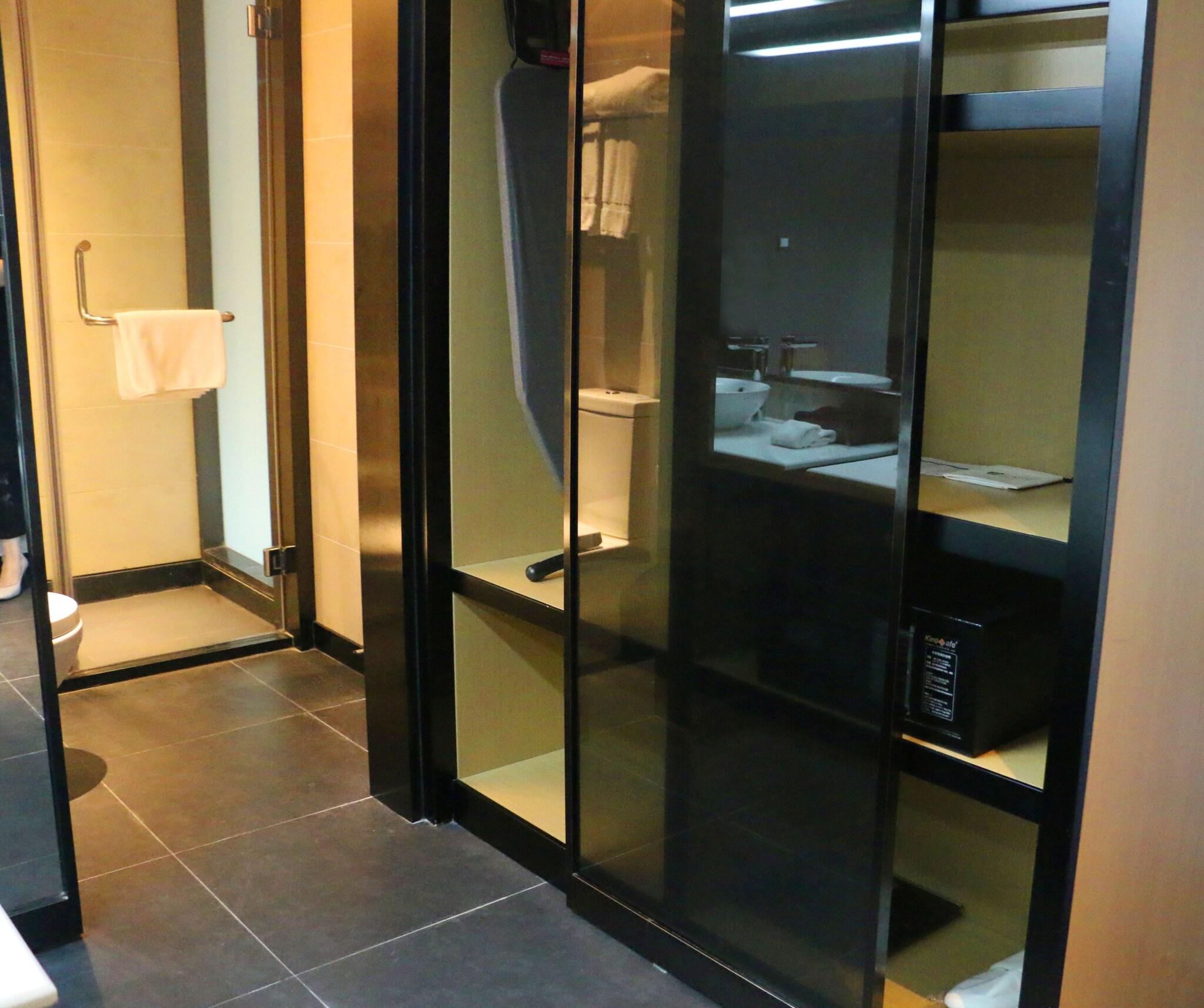 Suite City View King Bed