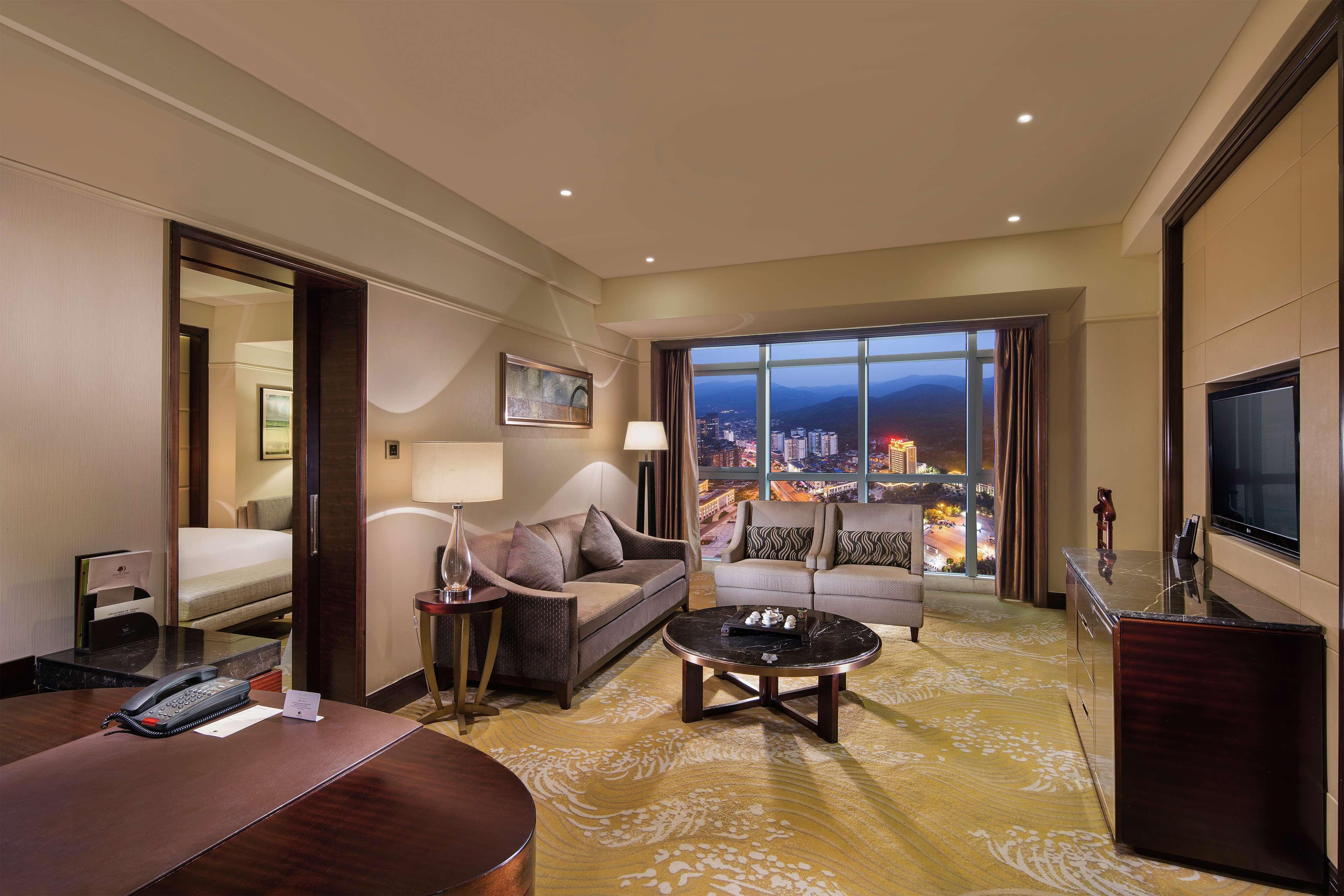 Suite Deluxe King Bed