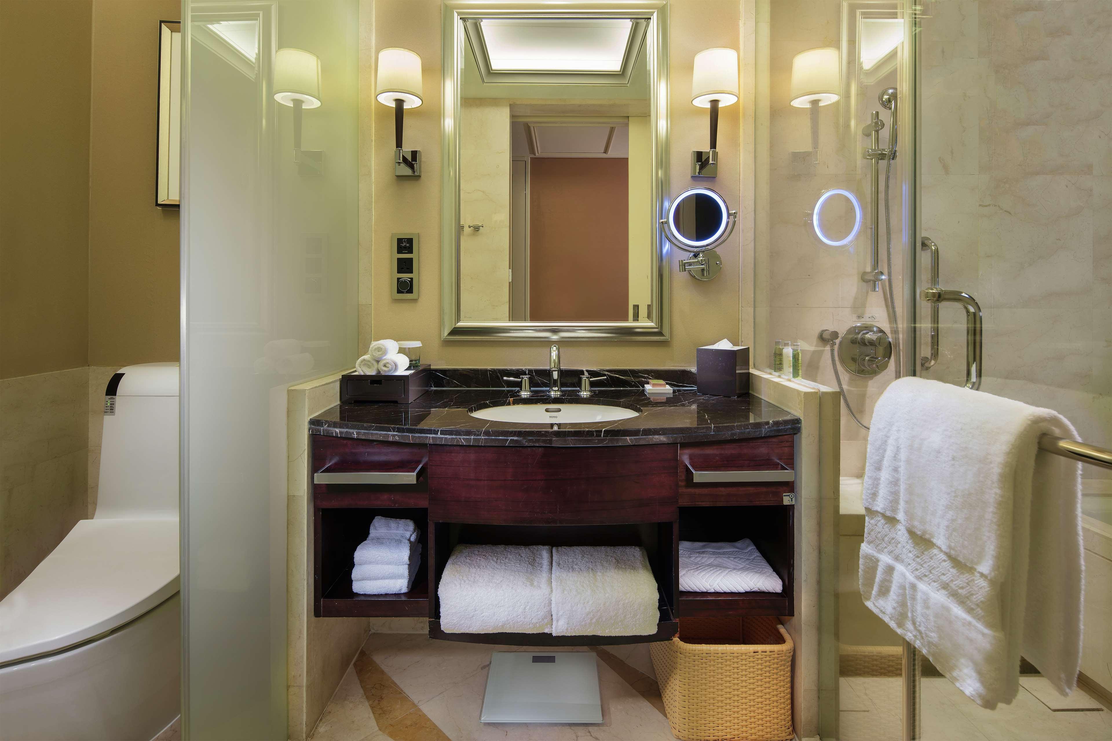 Suite Deluxe King Bed