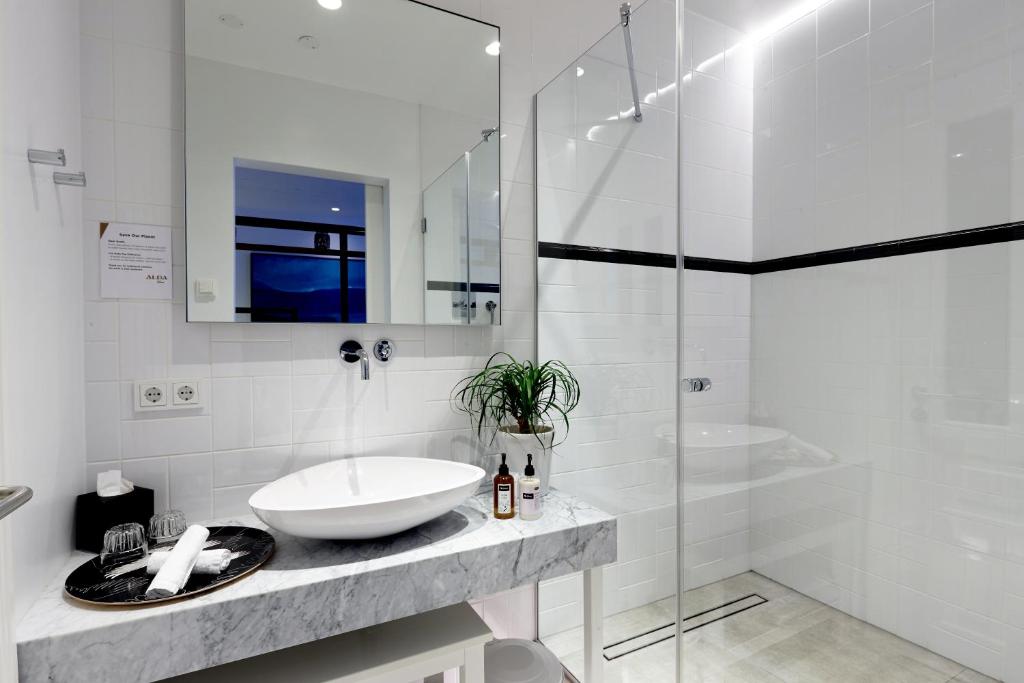 Suite Queen Size Bed