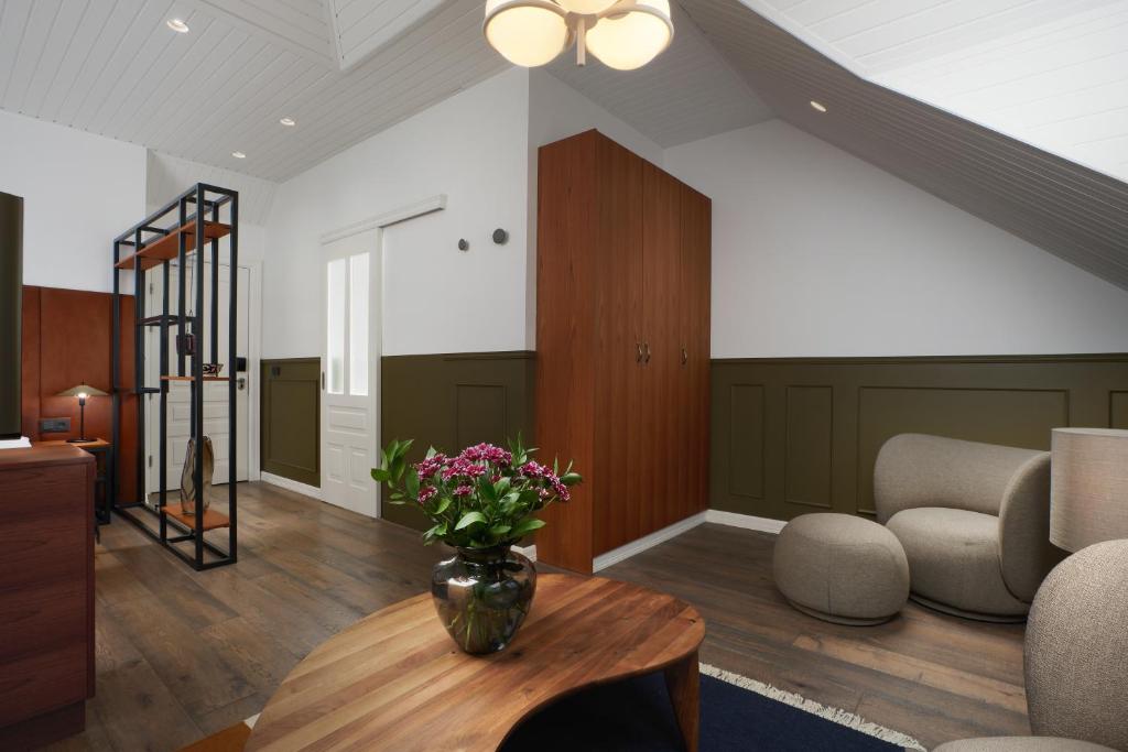 Suite Queen Size Bed