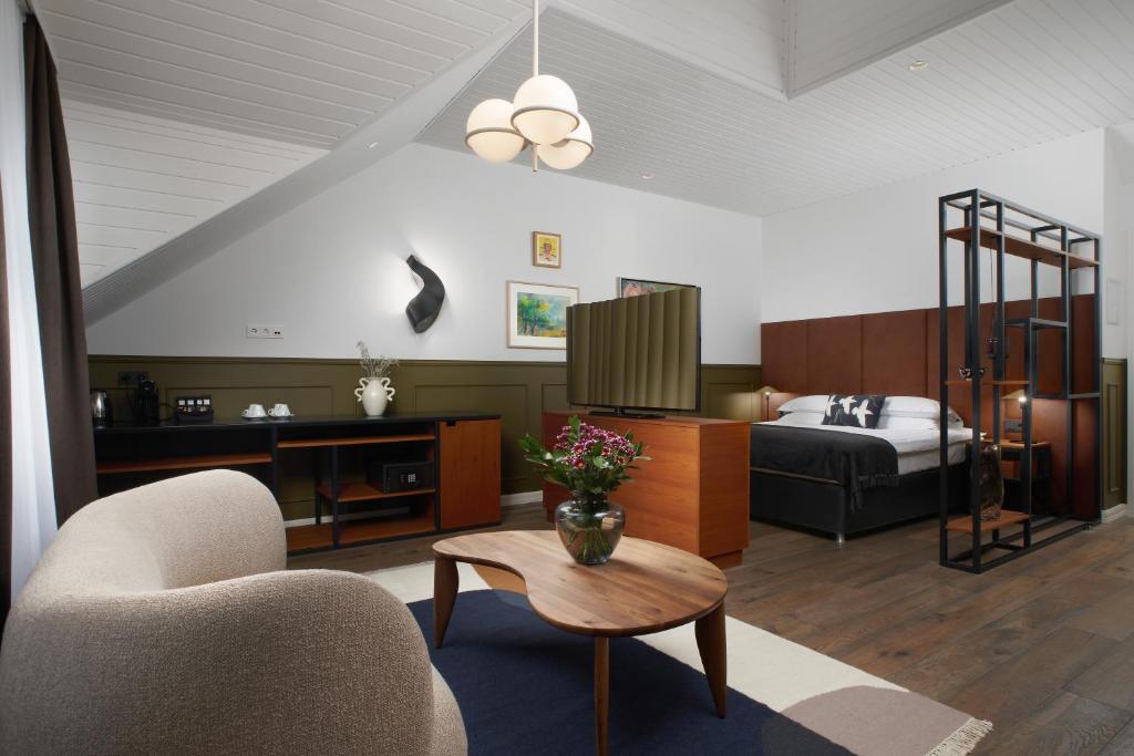 Suite Queen Size Bed