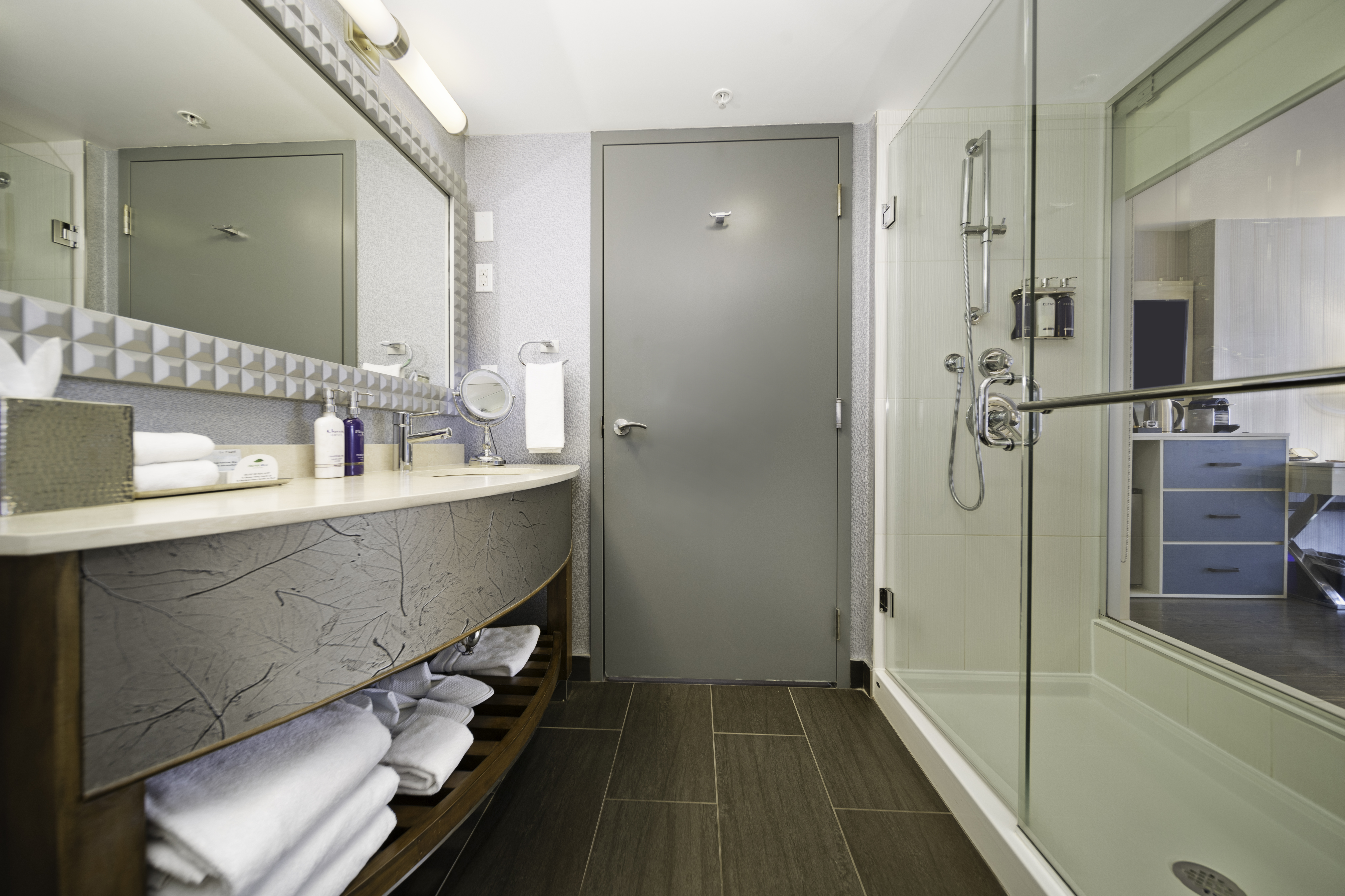 Double Deluxe King Bed