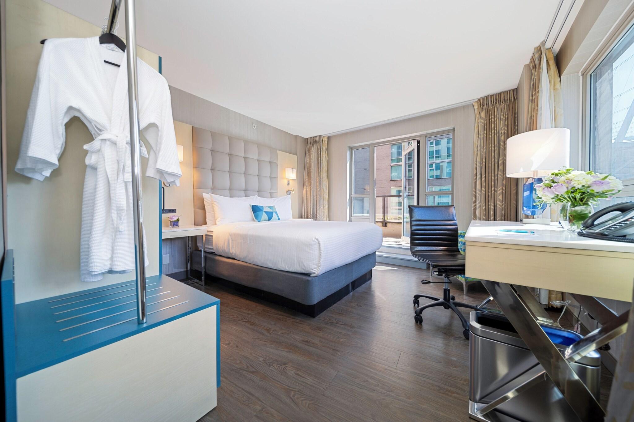 Junior Suite Queen Size Bed