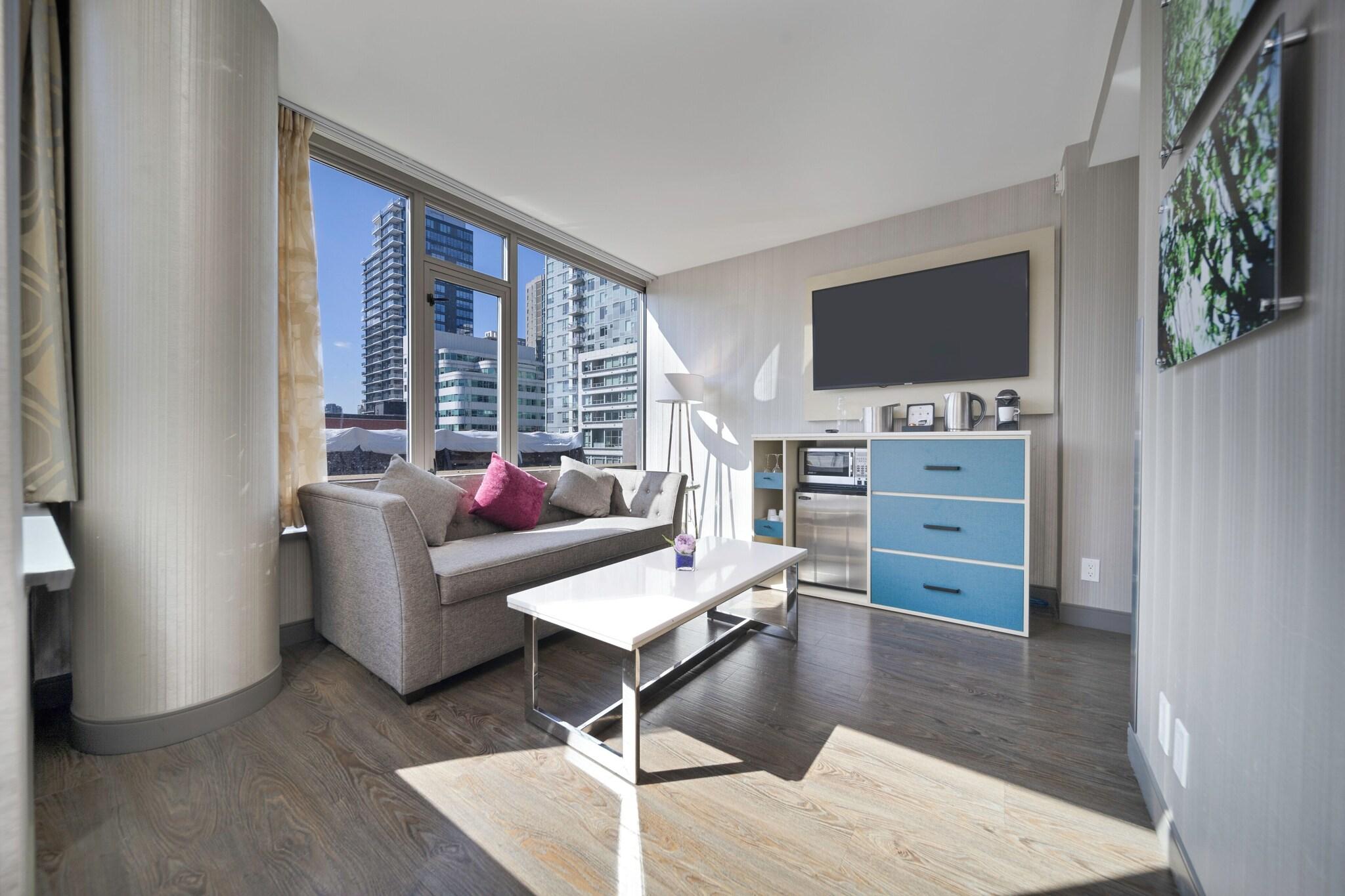 Junior Suite Queen Size Bed