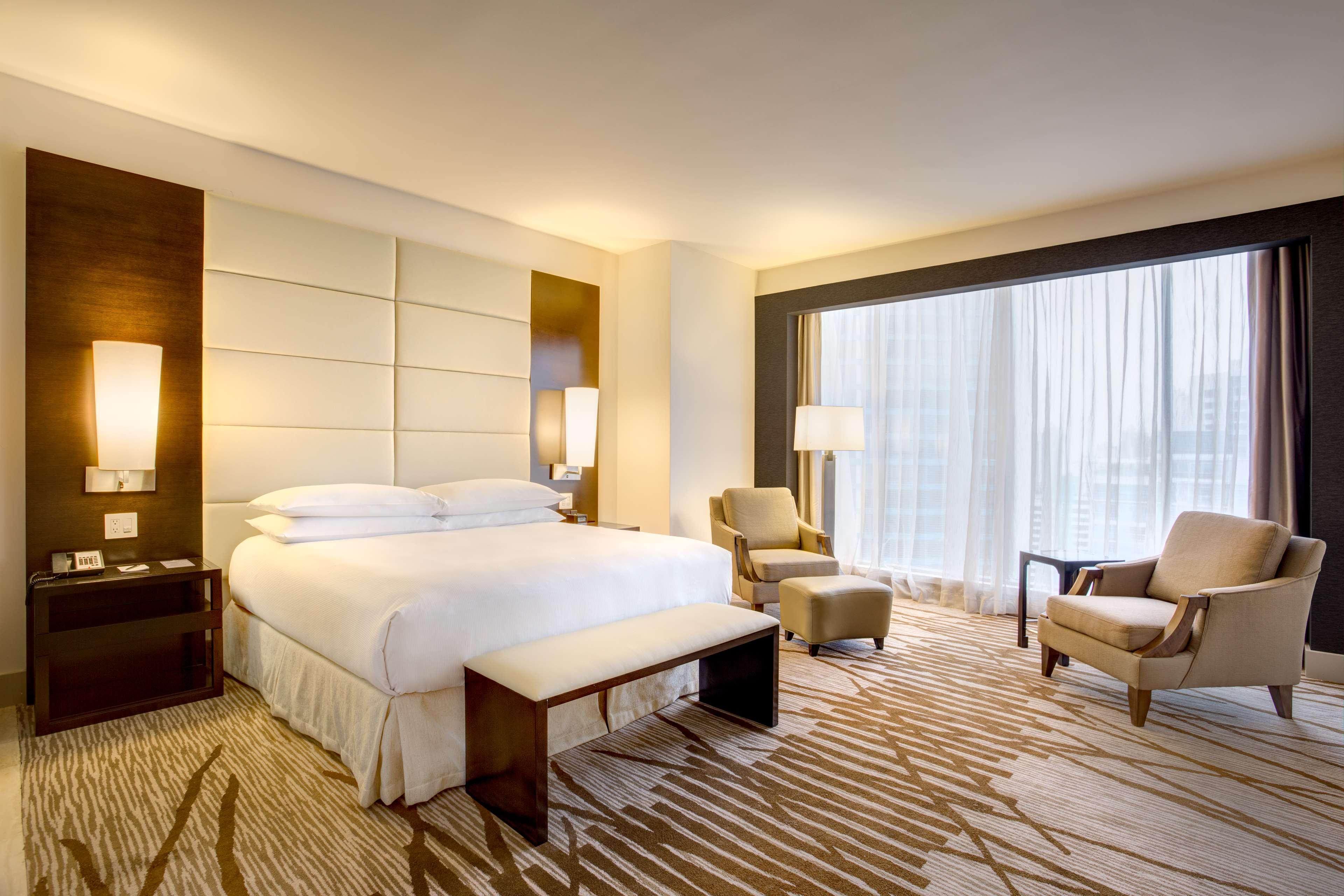 Junior Suite City View King Bed