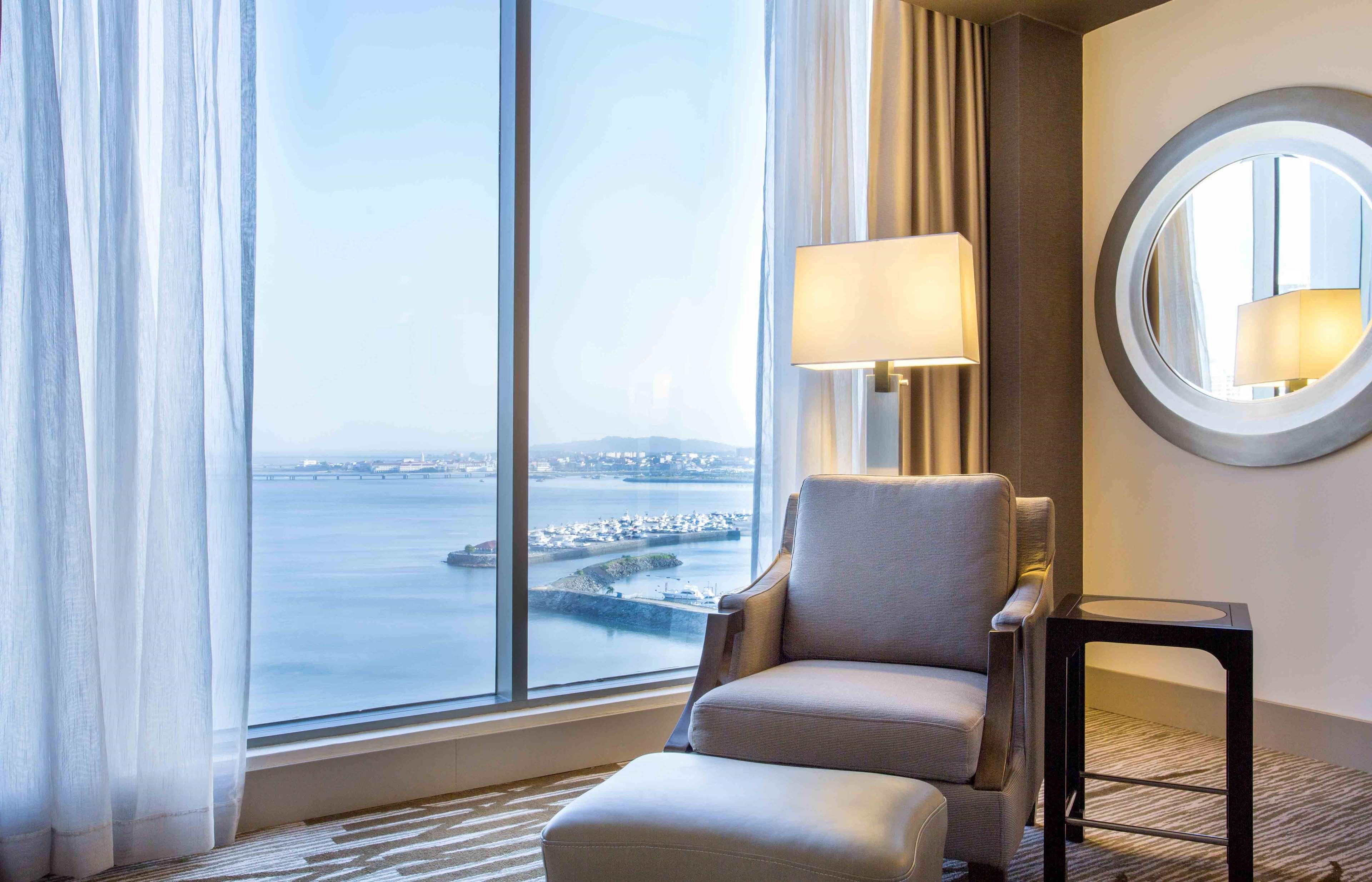 Junior Suite Ocean View King Bed