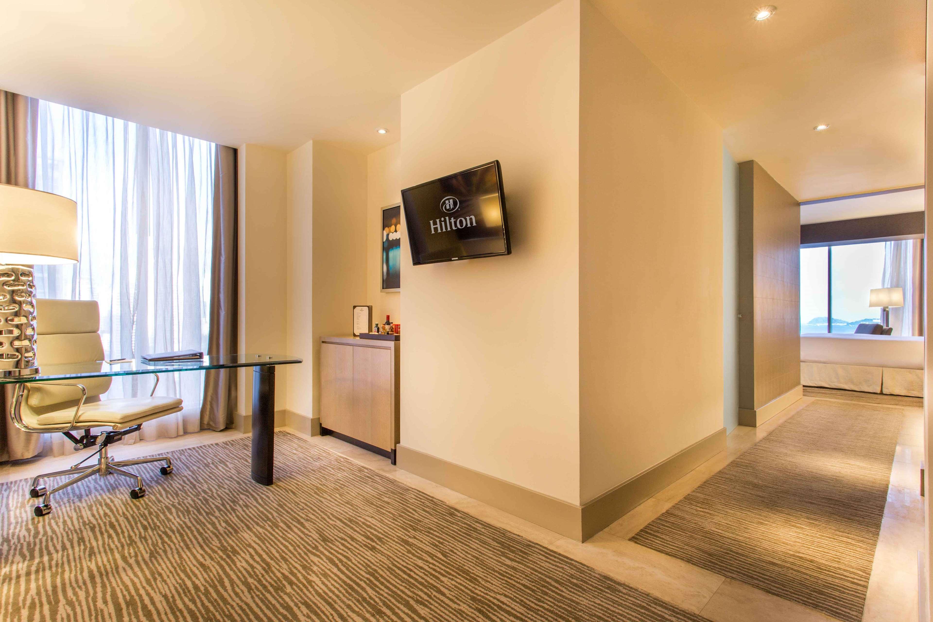 Junior Suite Ocean View King Bed