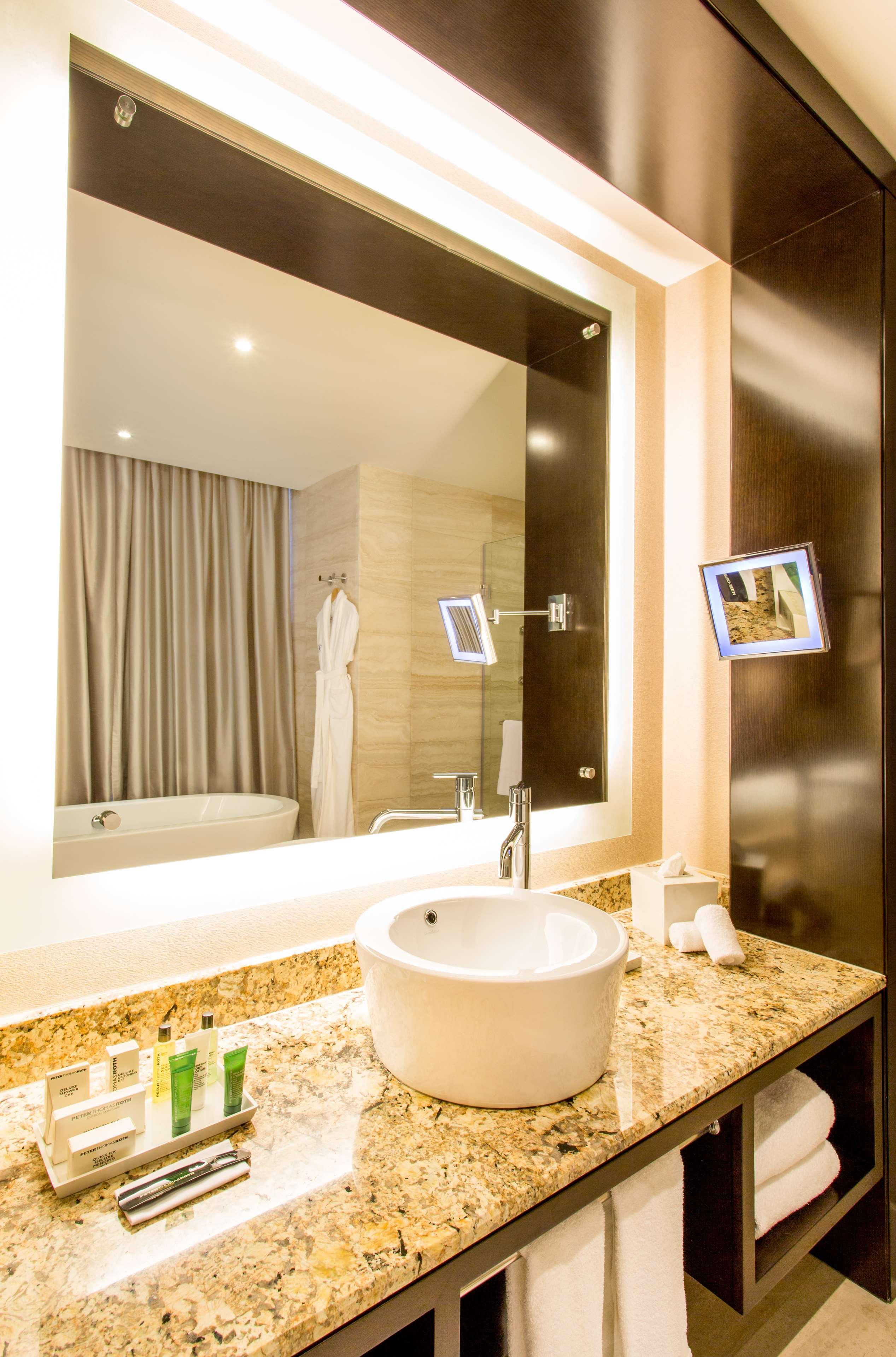 Junior Suite City View King Bed