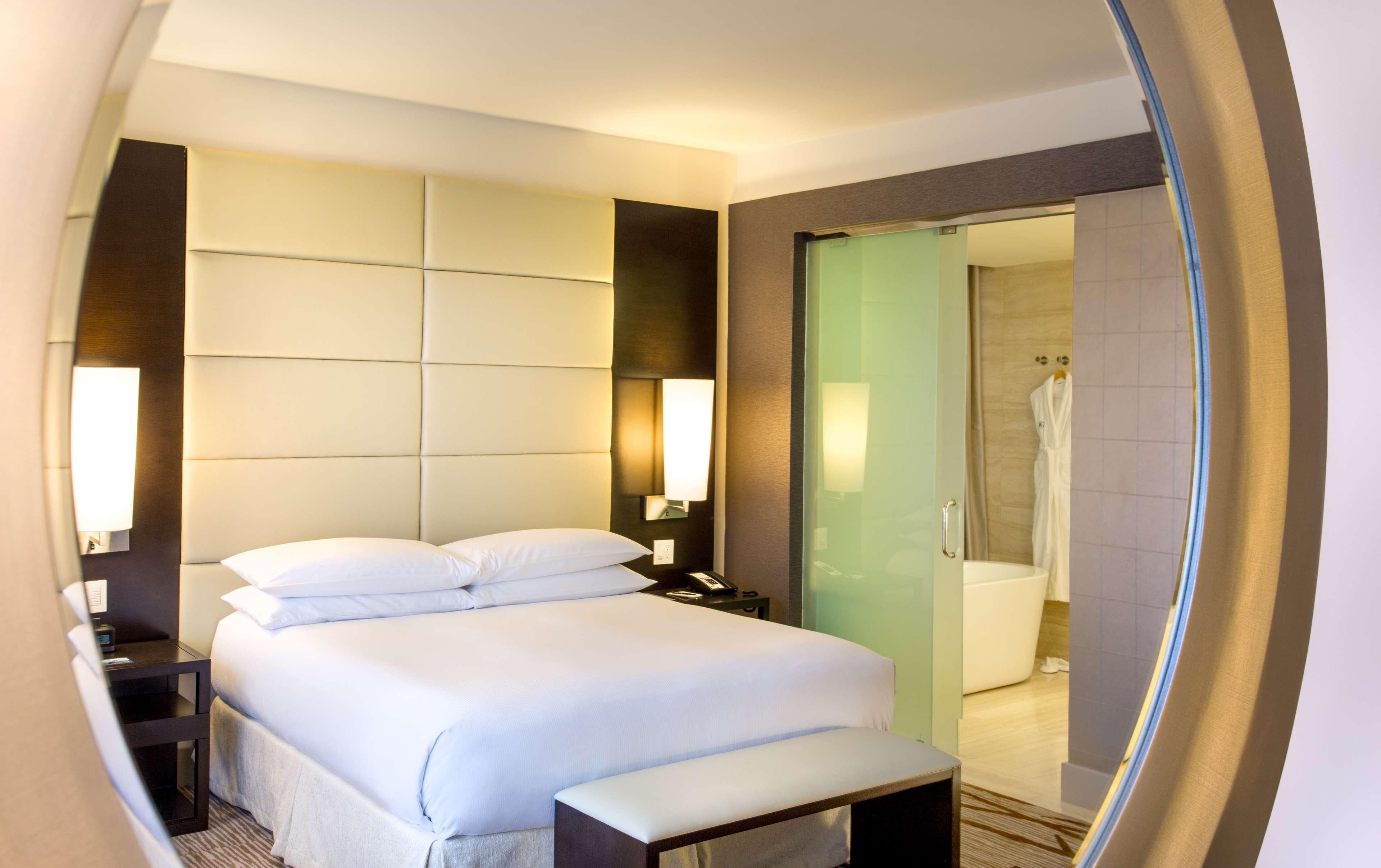 Junior Suite City View King Bed