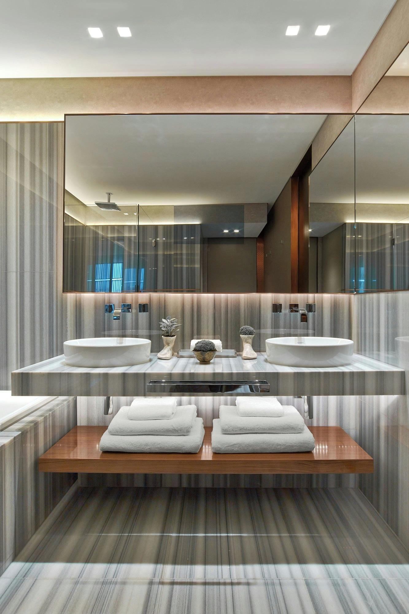 Double Deluxe King Bed