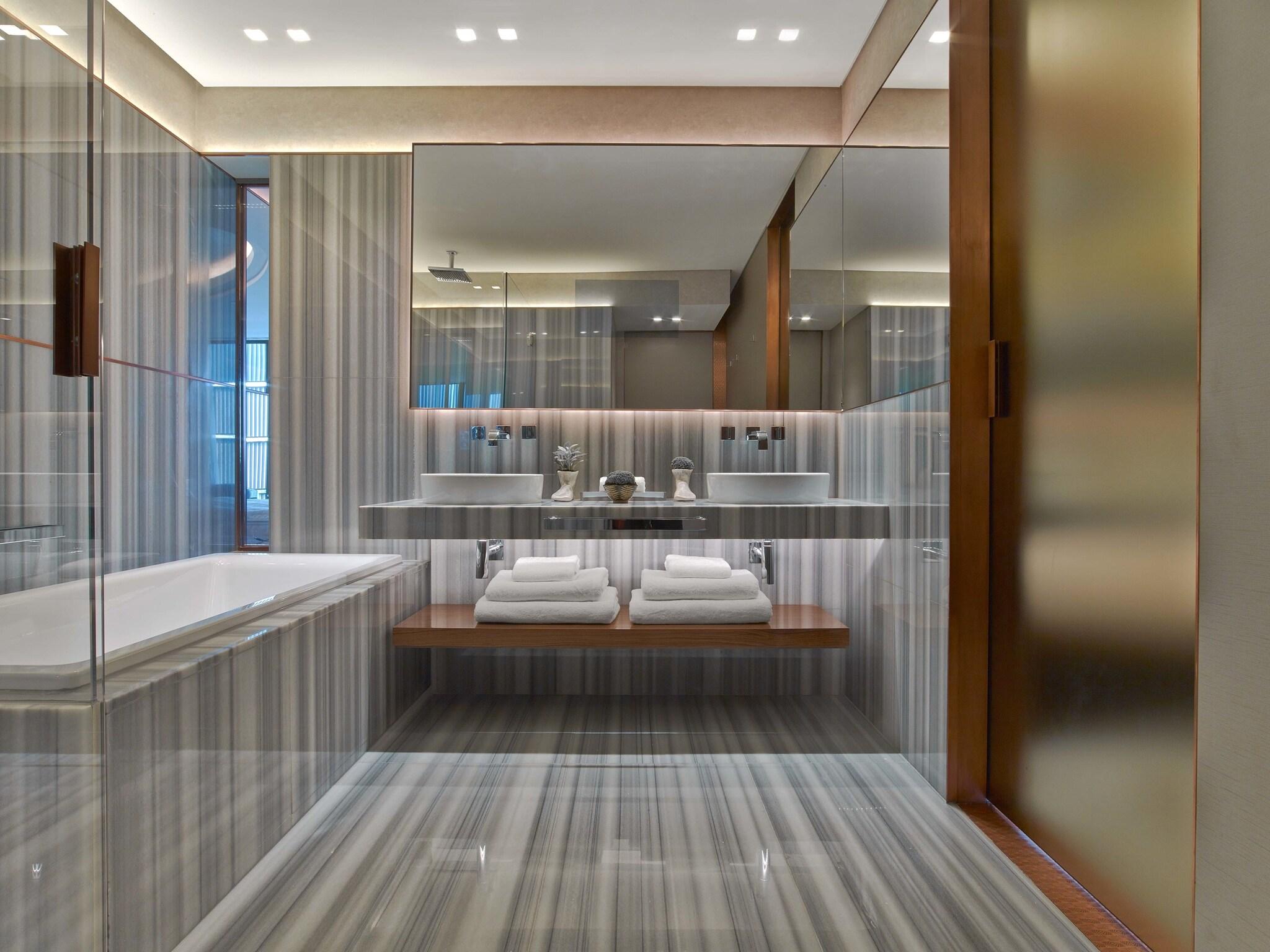 Double Deluxe King Bed