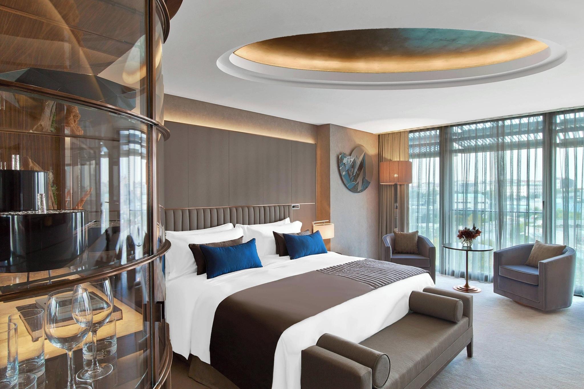 Double Deluxe King Bed