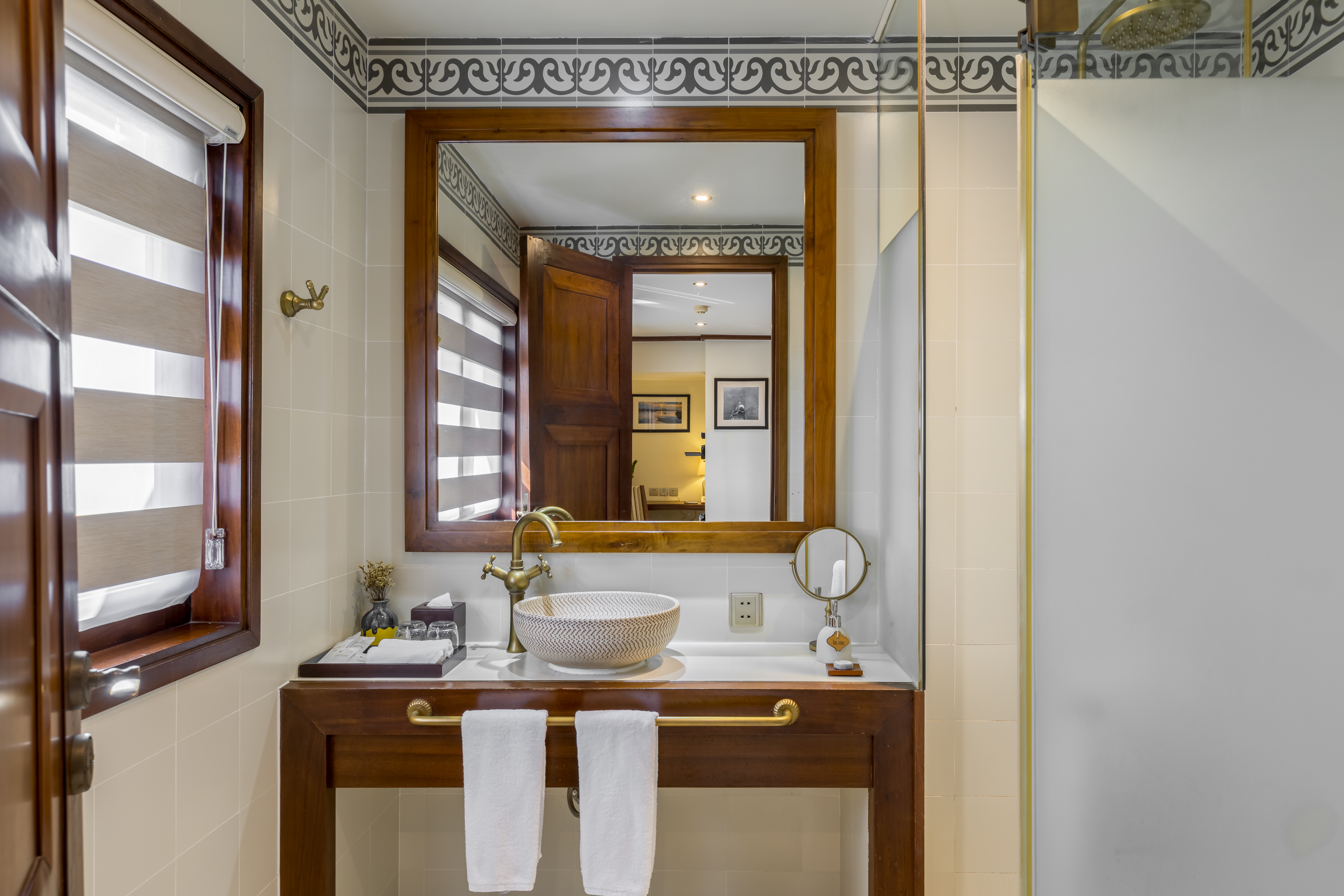 Suite King Bed with Jacuzzi