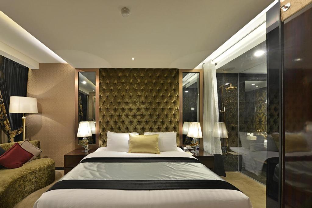 Double Deluxe King Bed