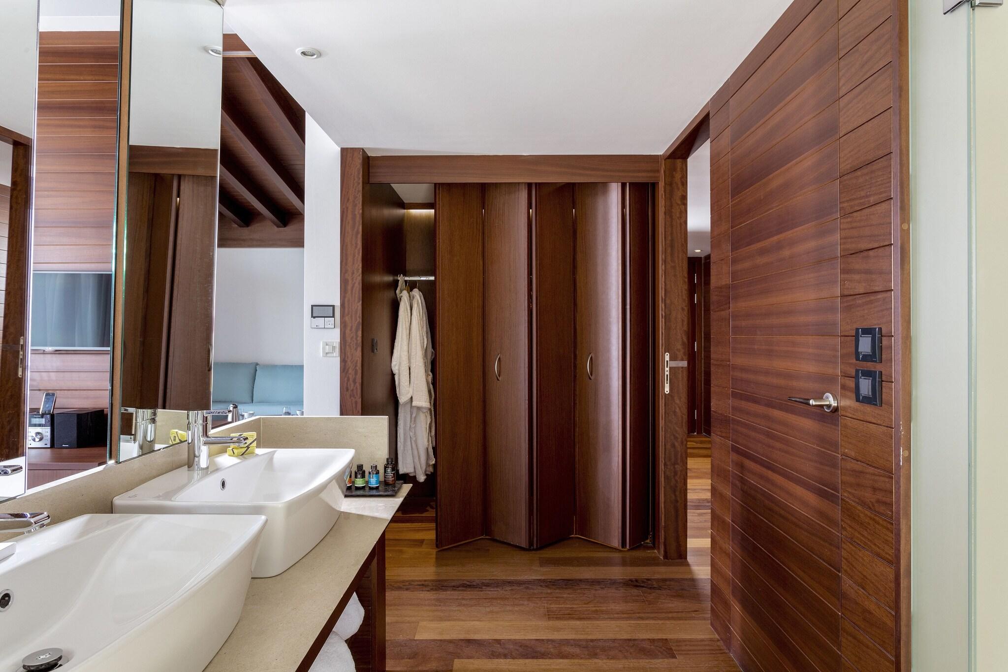 Suite with Private Pool
