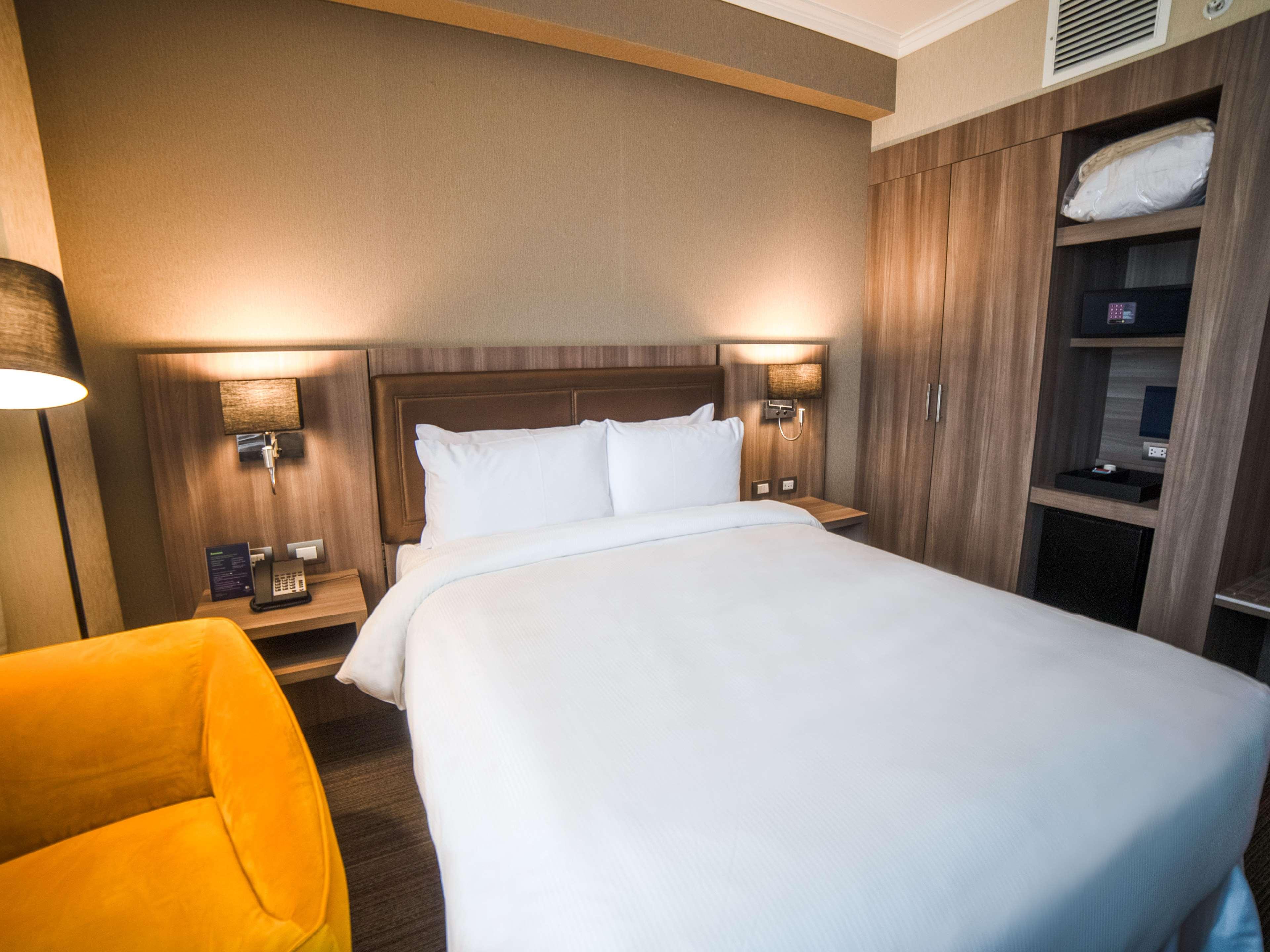 Double Guest Room Queen Bed