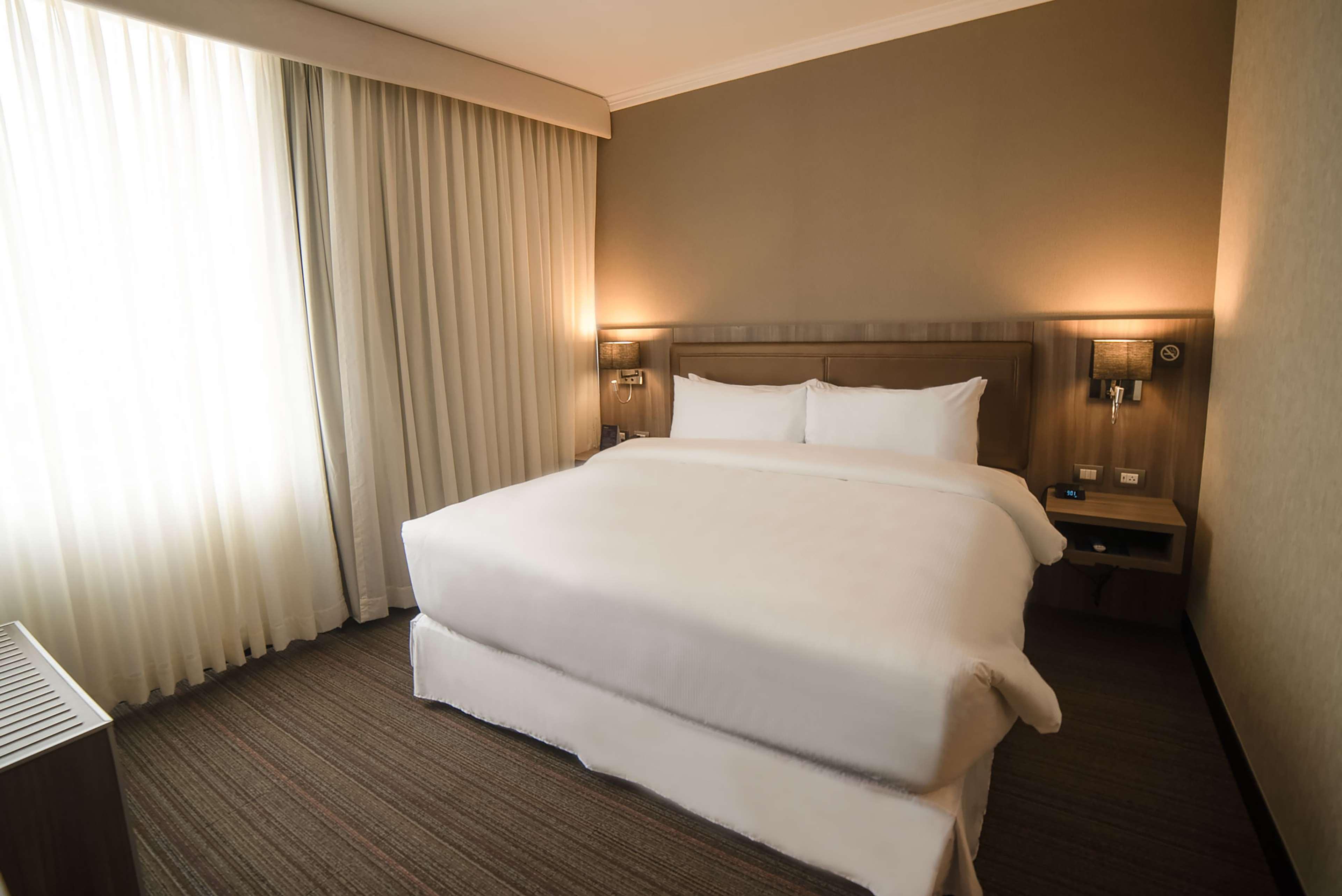 Suite Ocean View King Bed