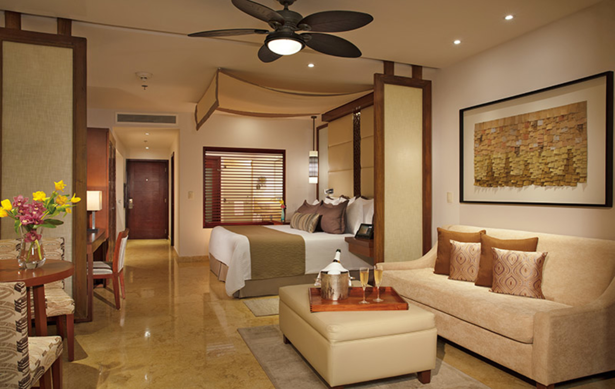 Junior Suite Ocean Front King Bed