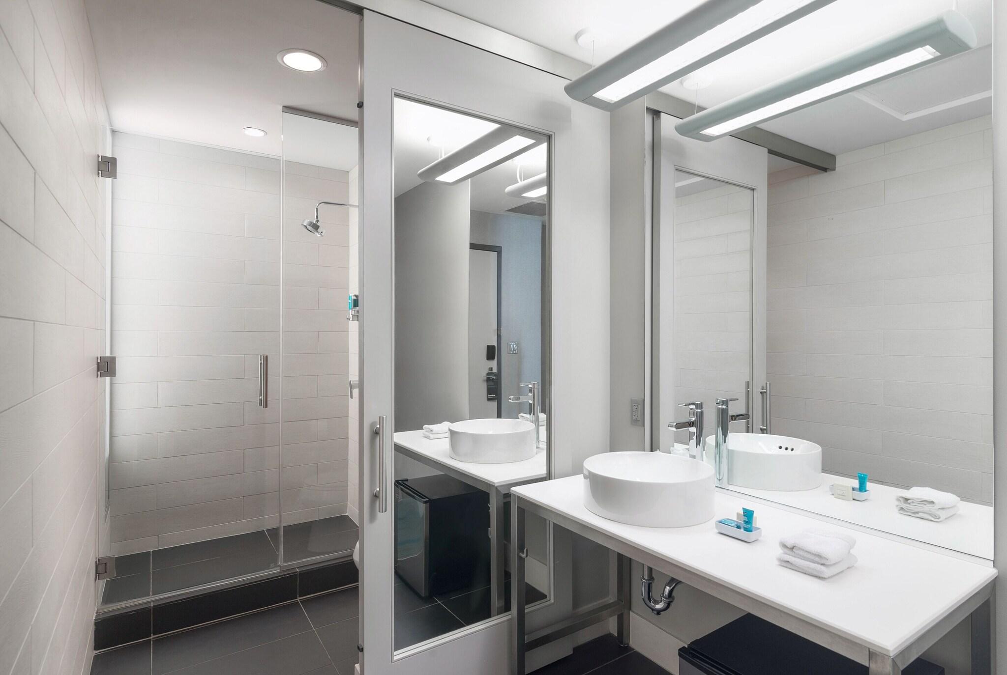 Suite City View King Bed