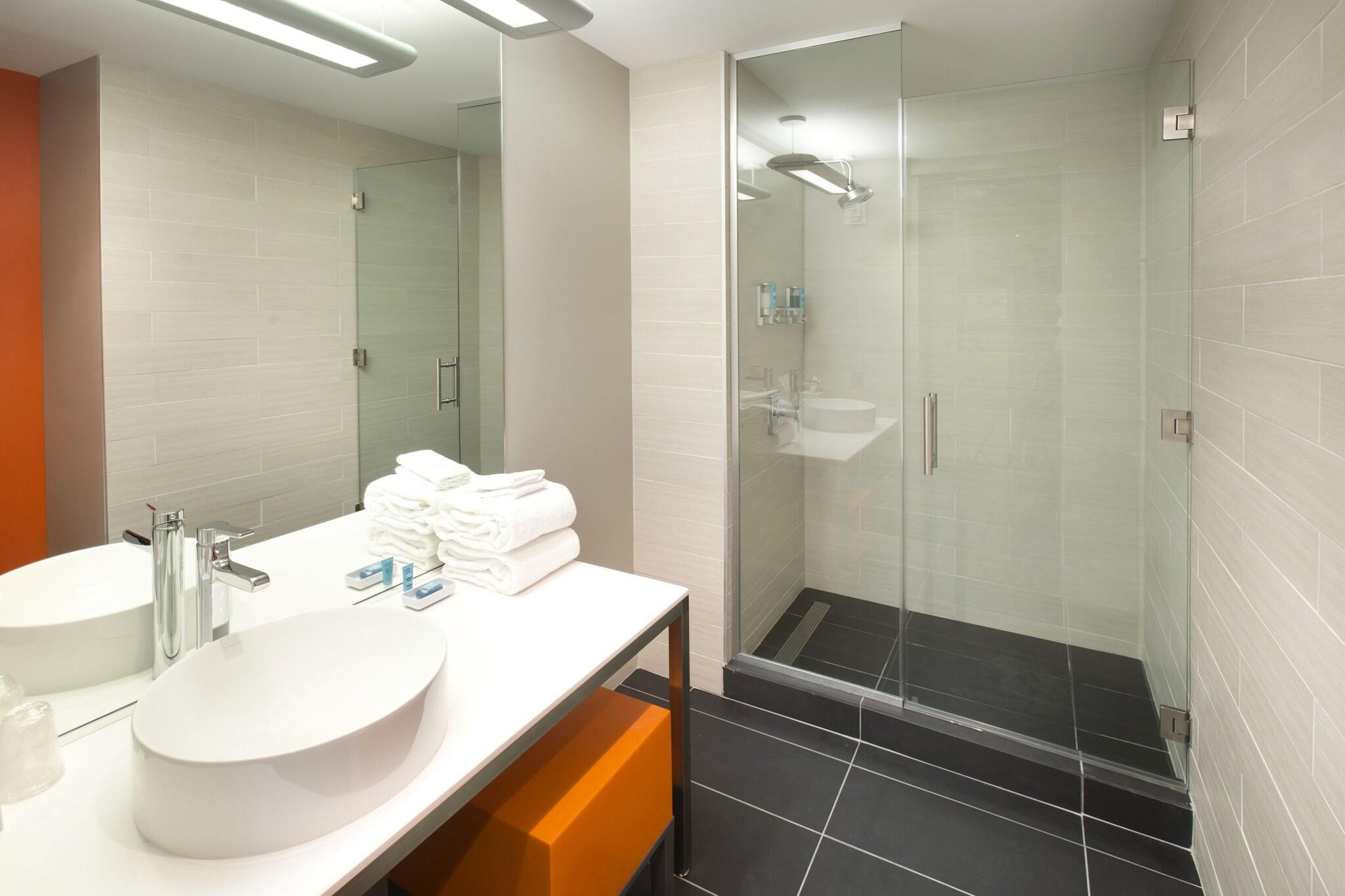 Suite City View King Bed