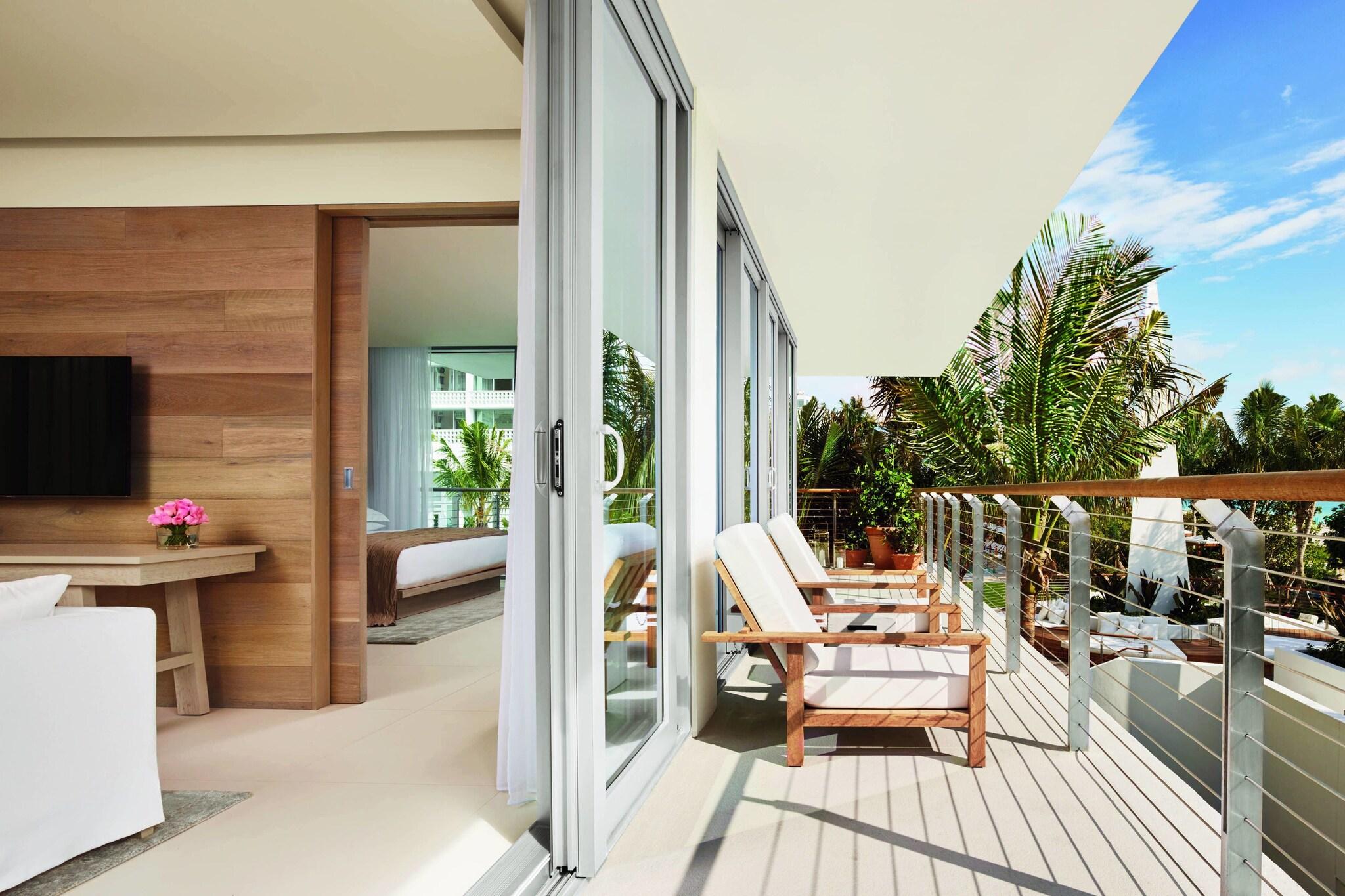 Bungalow Ocean Front King Bed