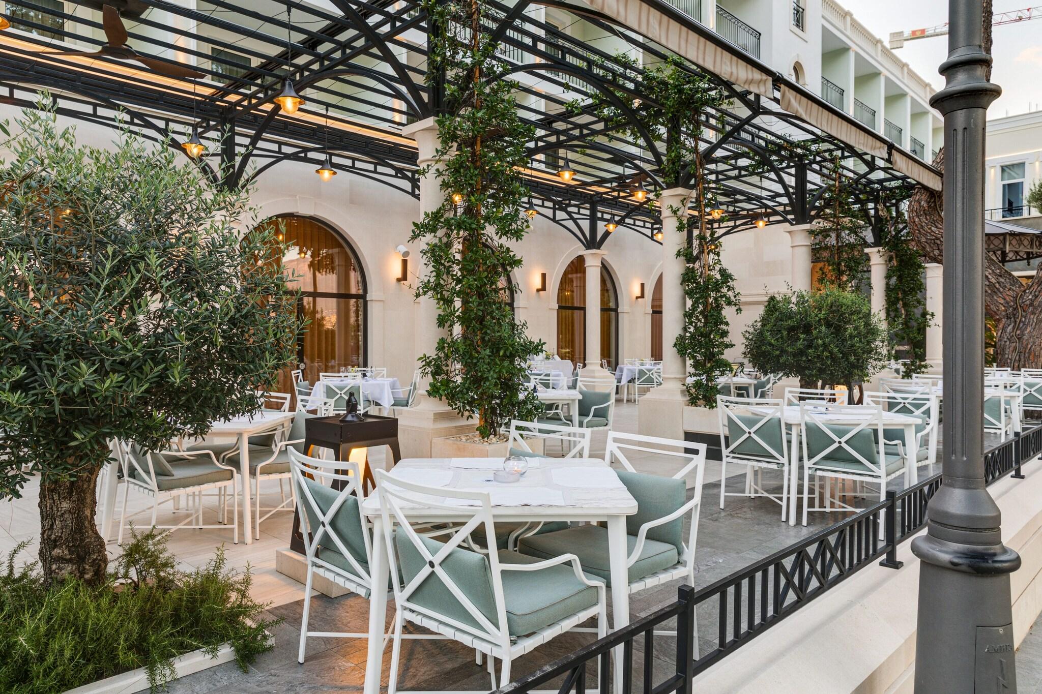 Double or Twin with Double Bed