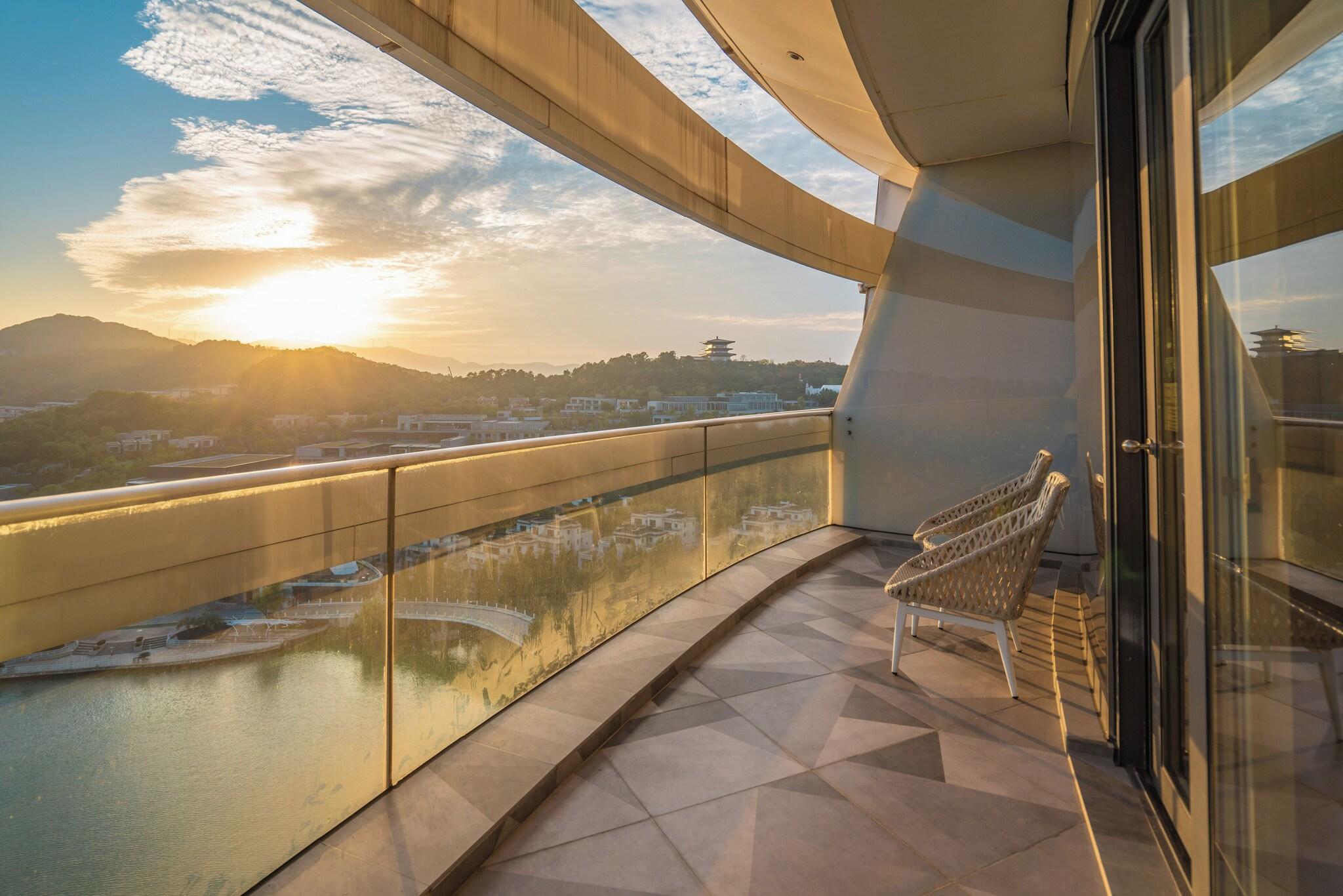 Suite King Bed One Bedroom 