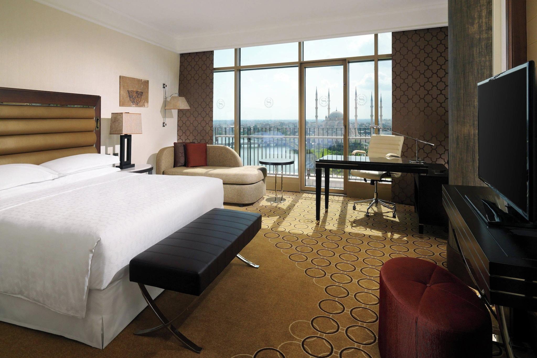 Double Club King Bed