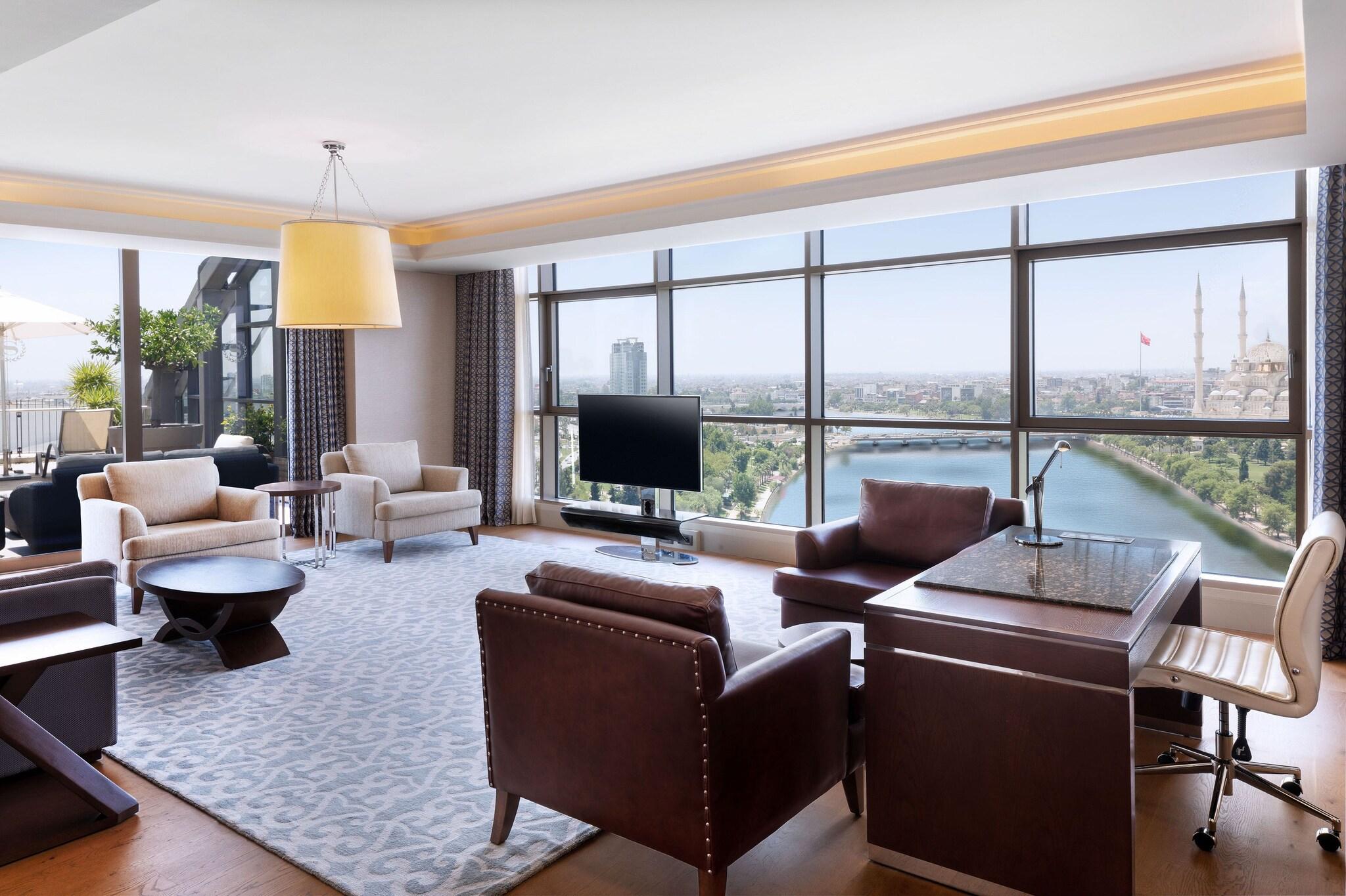 Suite Deluxe King Bed