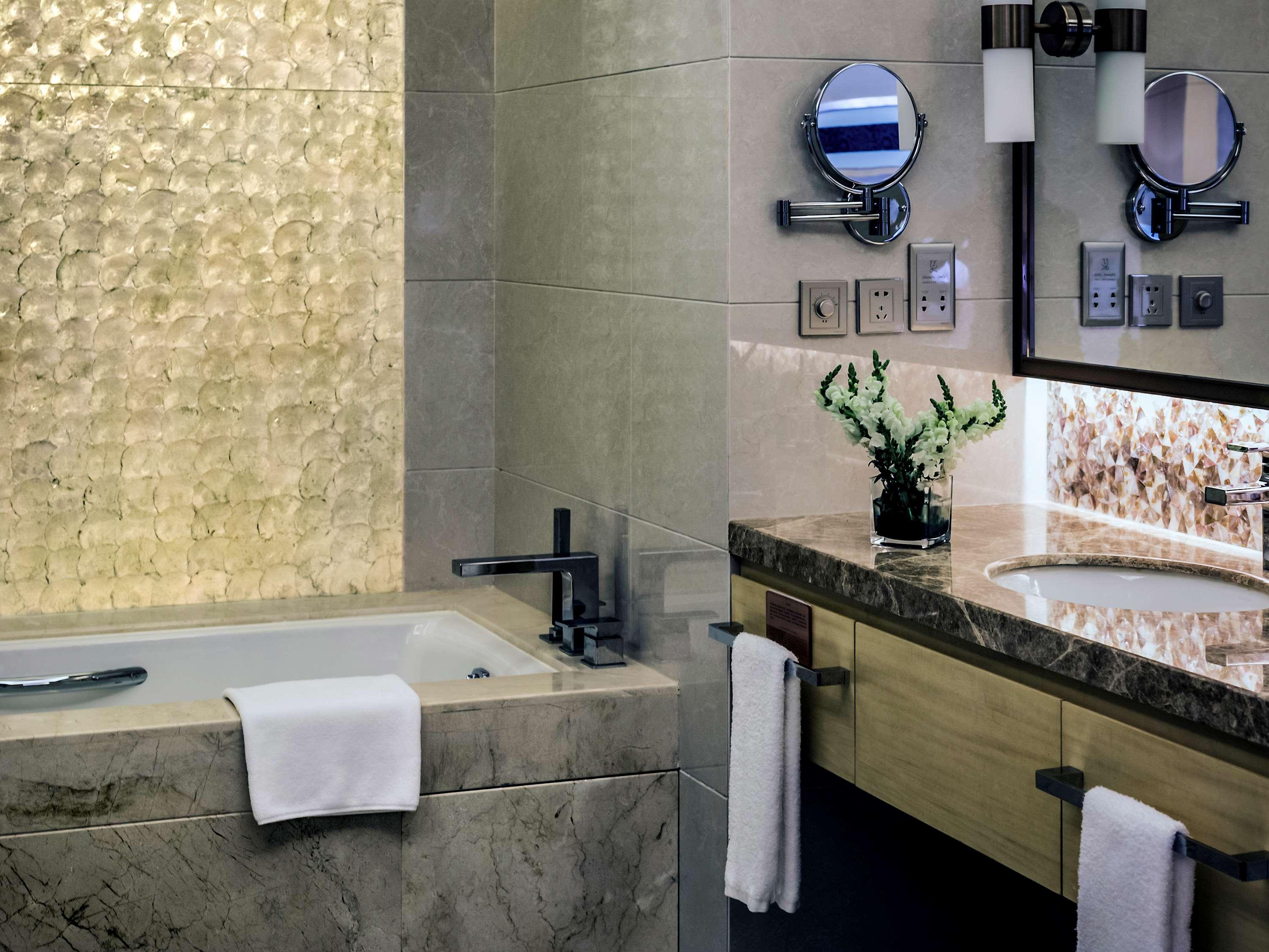 Double Deluxe King Bed