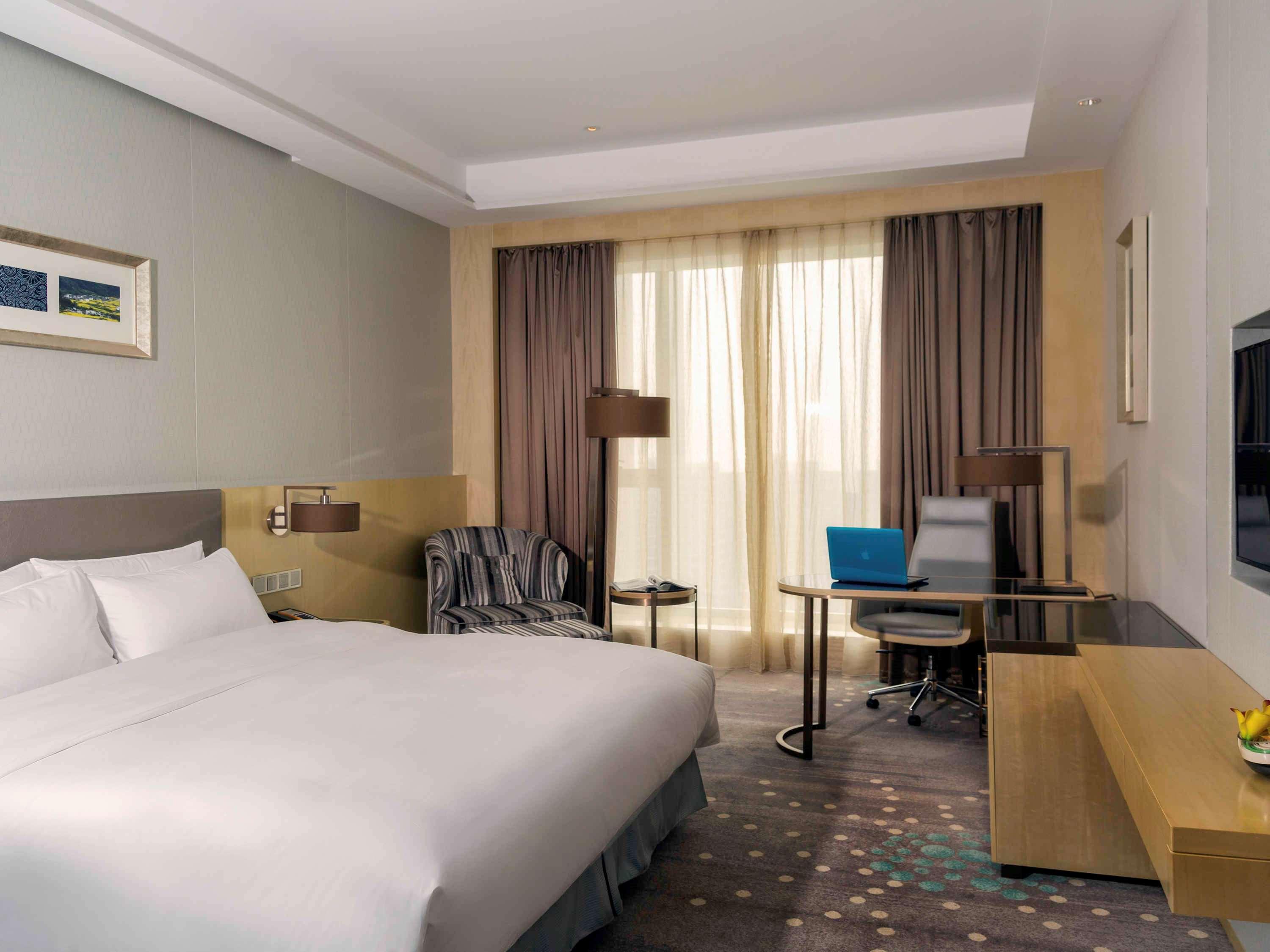 Double Deluxe King Bed