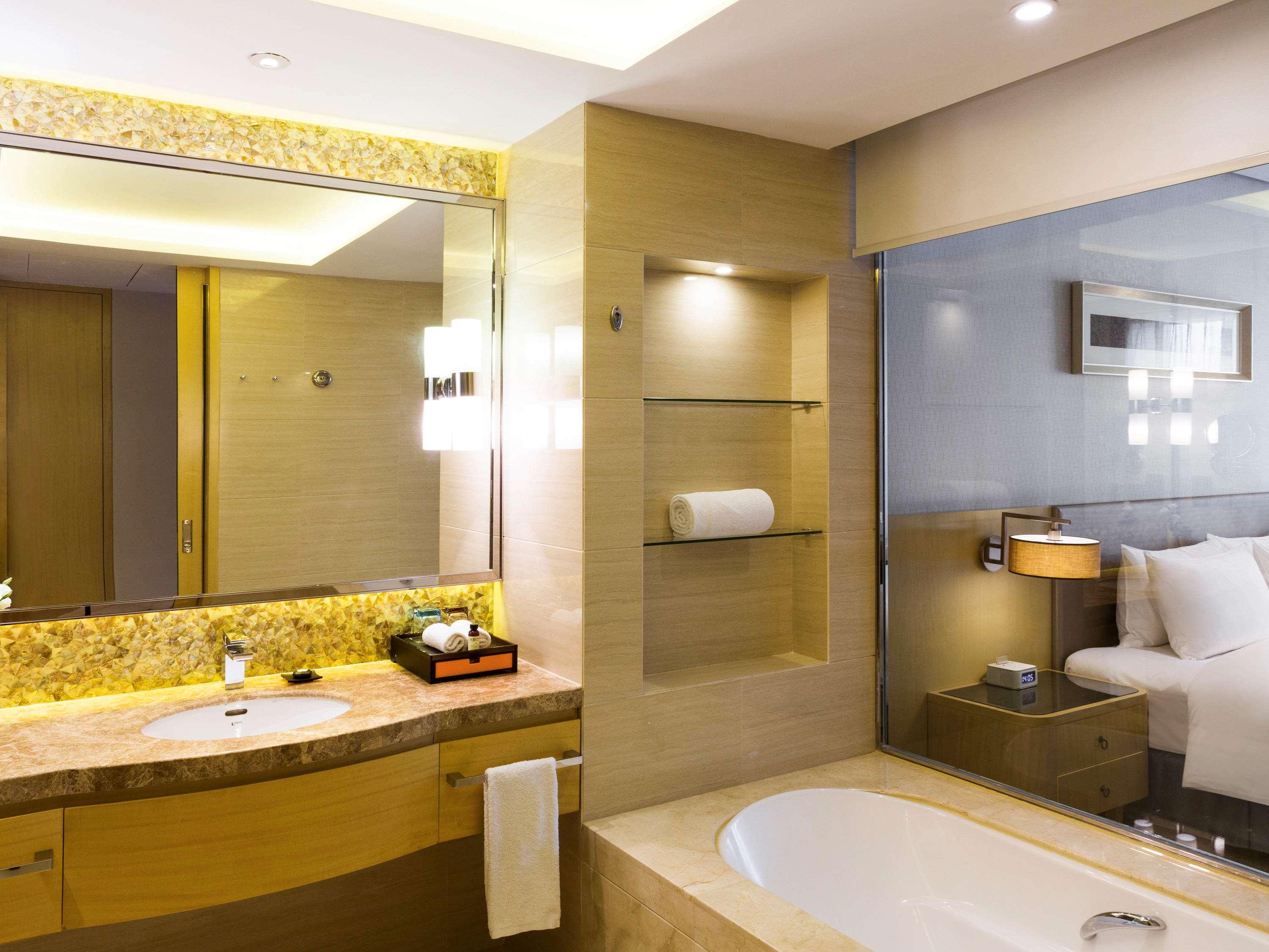 Double Deluxe King Bed