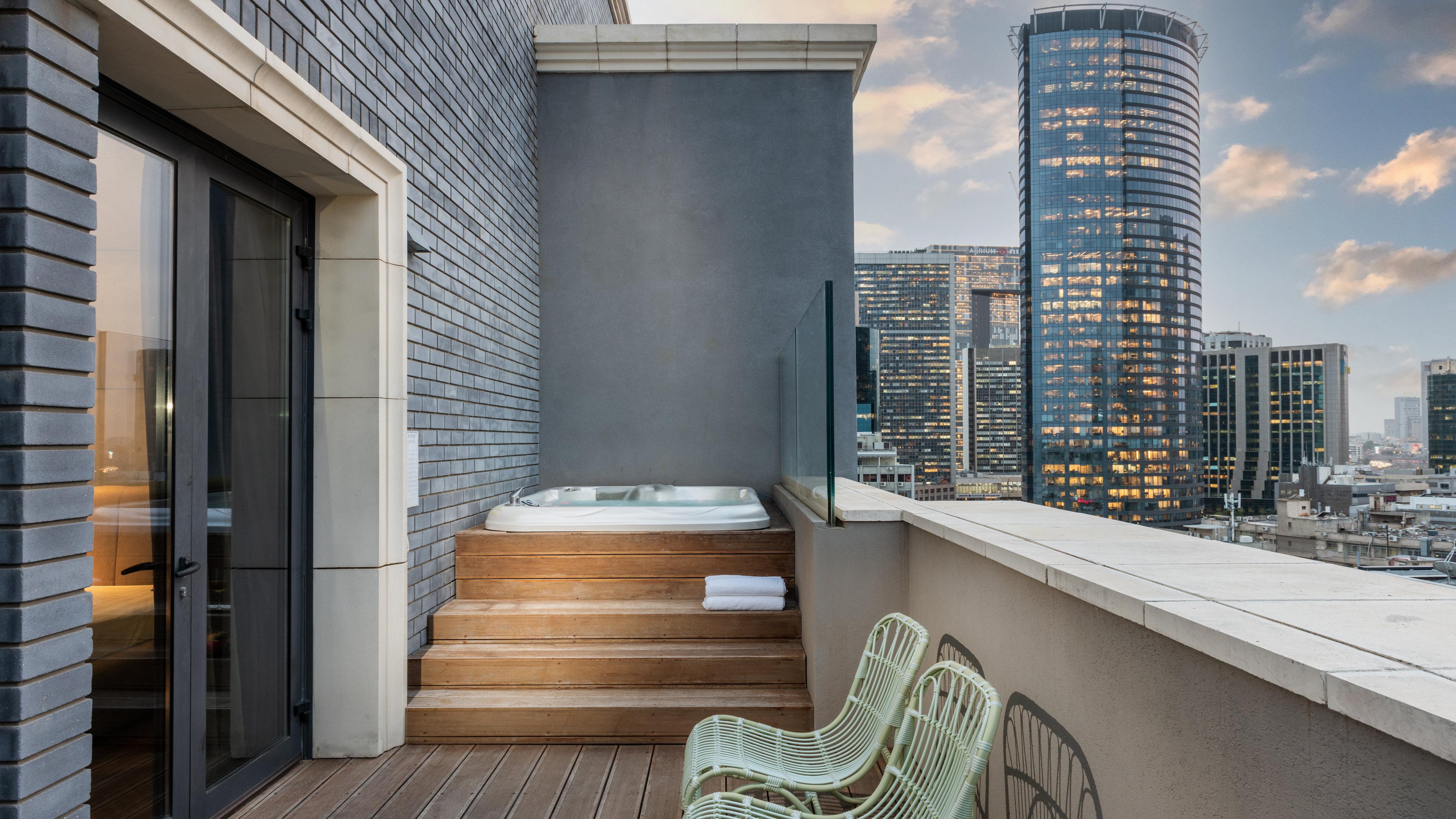 Suite City View King Bed