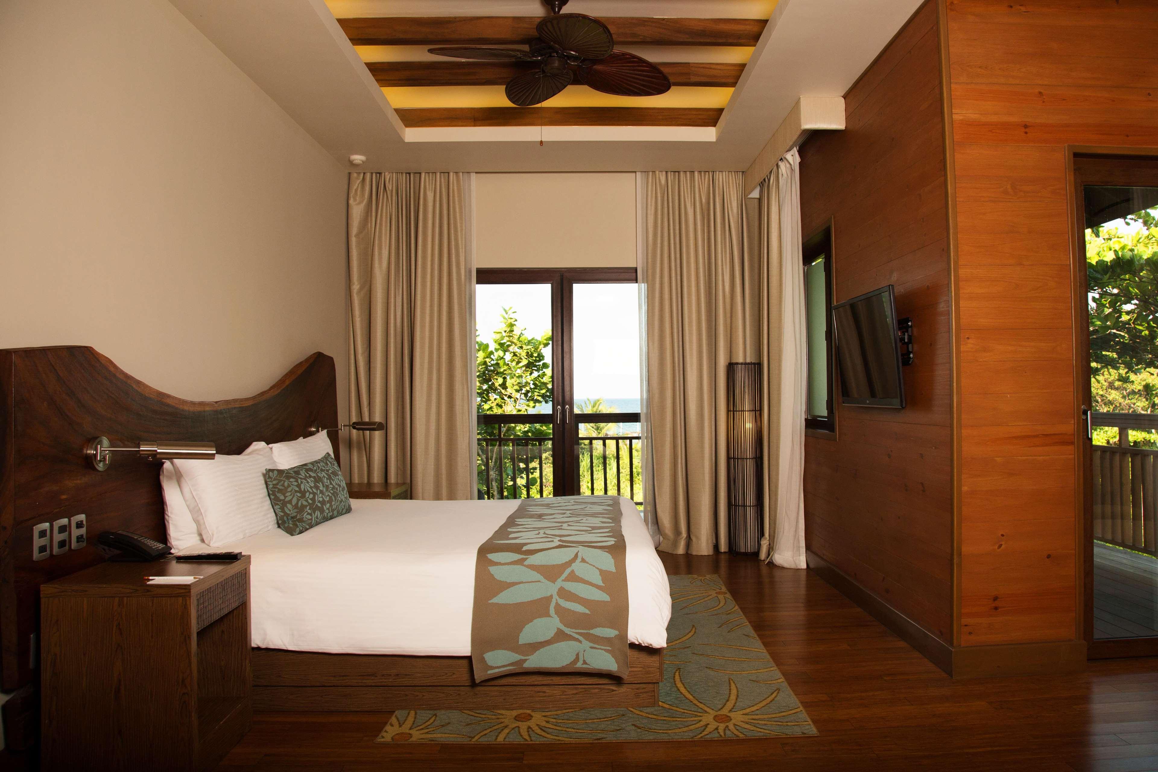 Junior Suite Ocean View King Bed