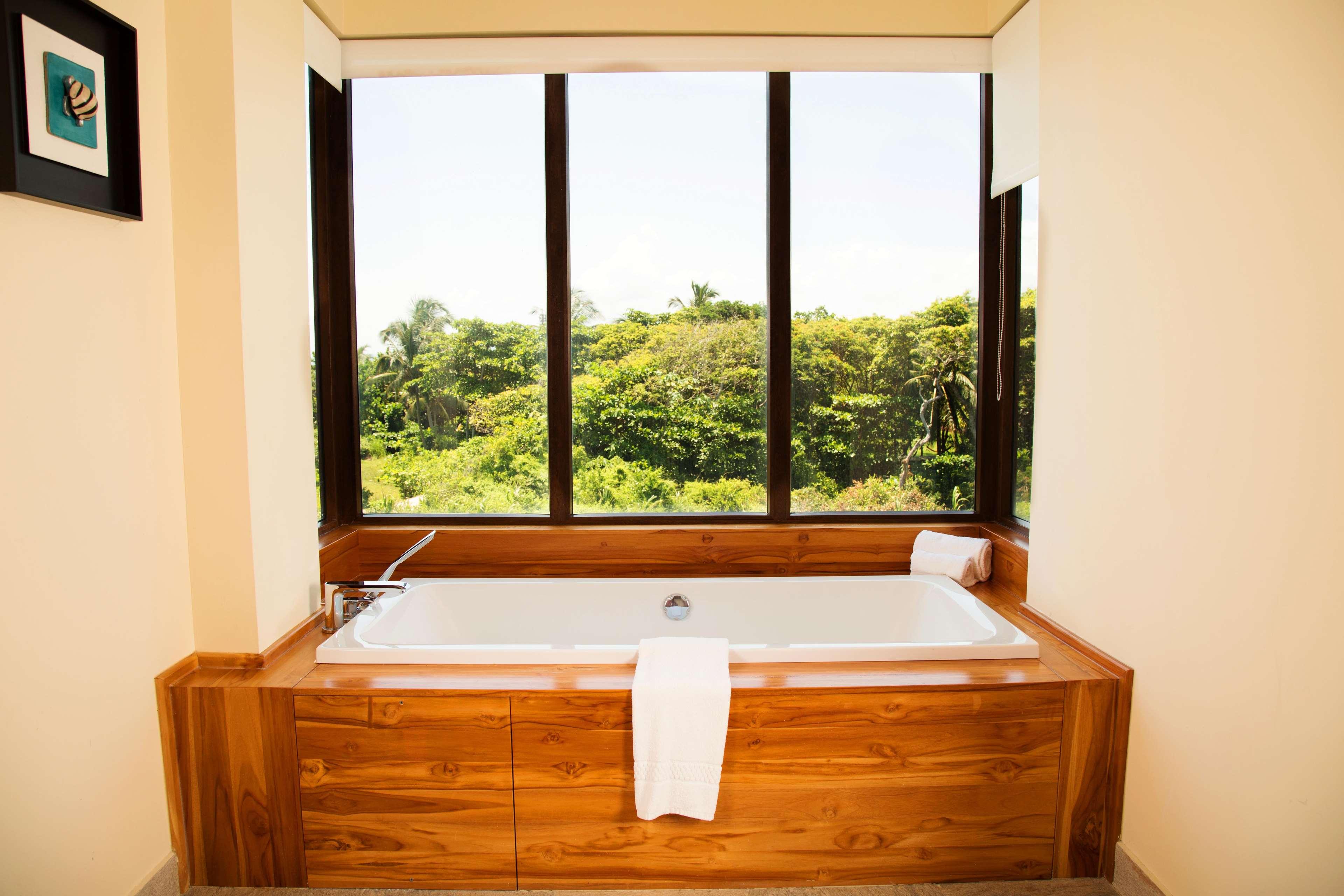 Junior Suite Ocean Front King Bed