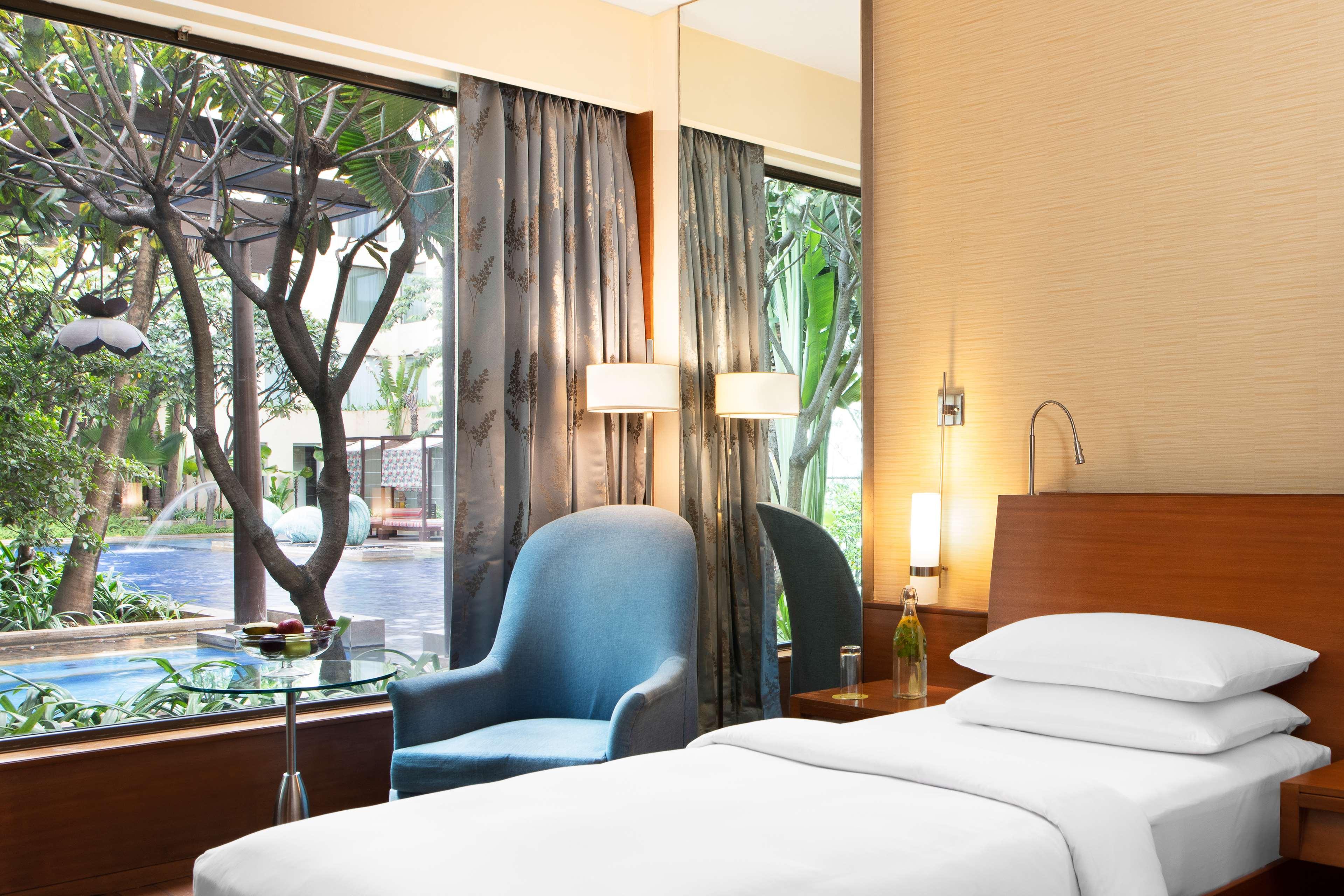 Double Pool View King Bed