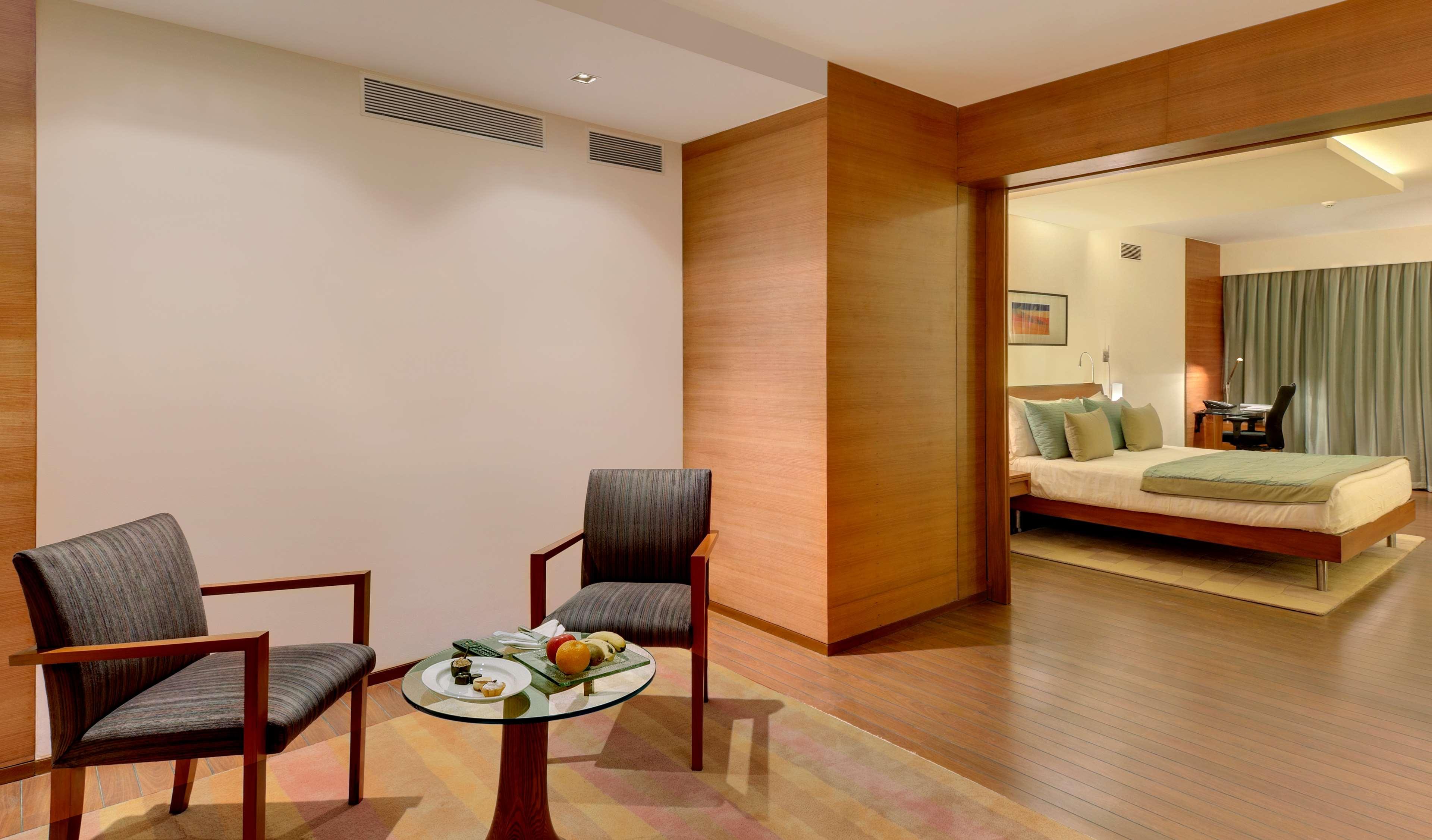 Double Pool View King Bed