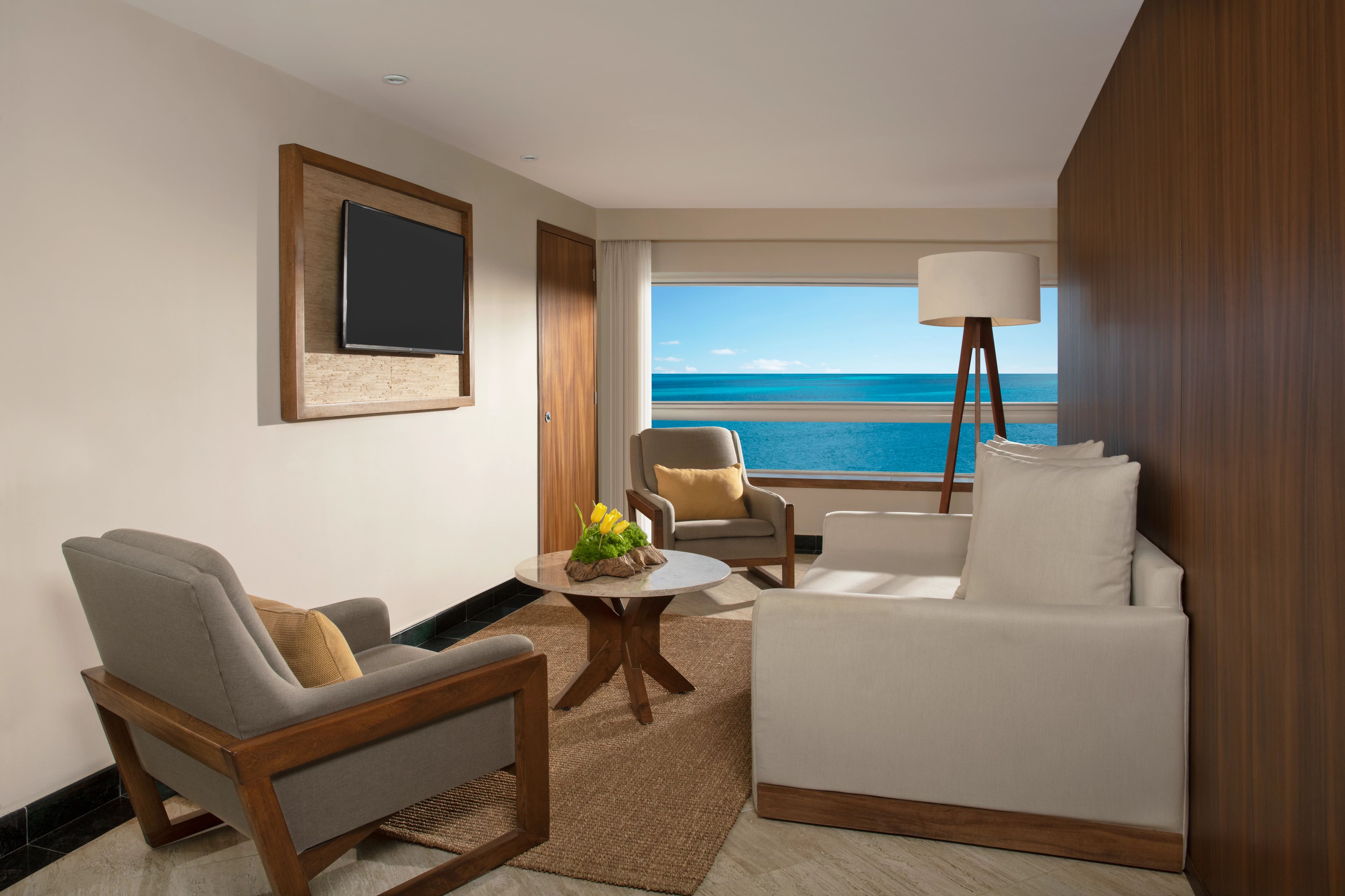 Junior Suite Club King Bed