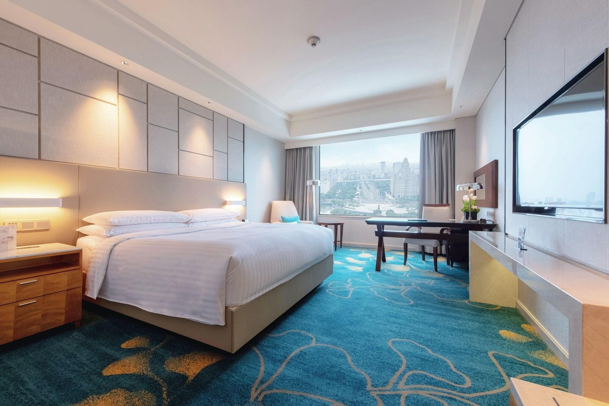 Double City View King Bed