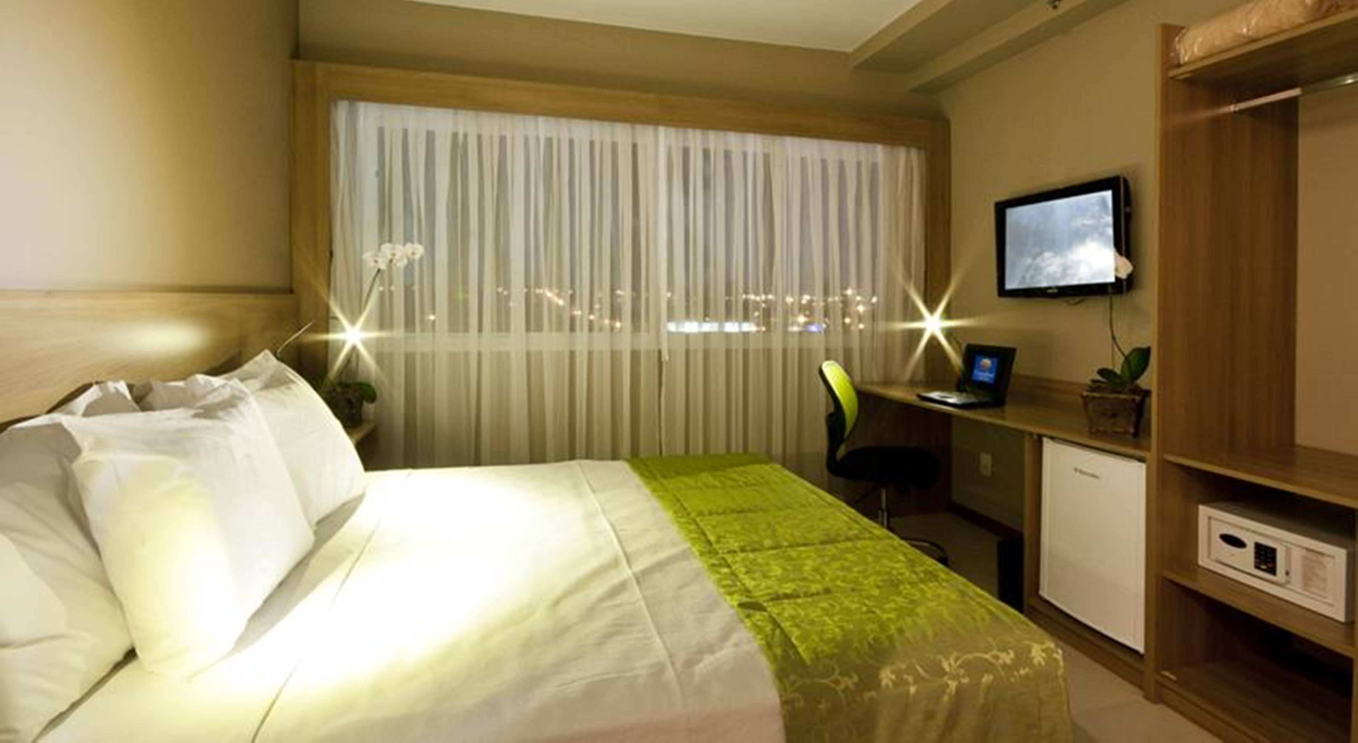 Double Queen Bed Non Smoking