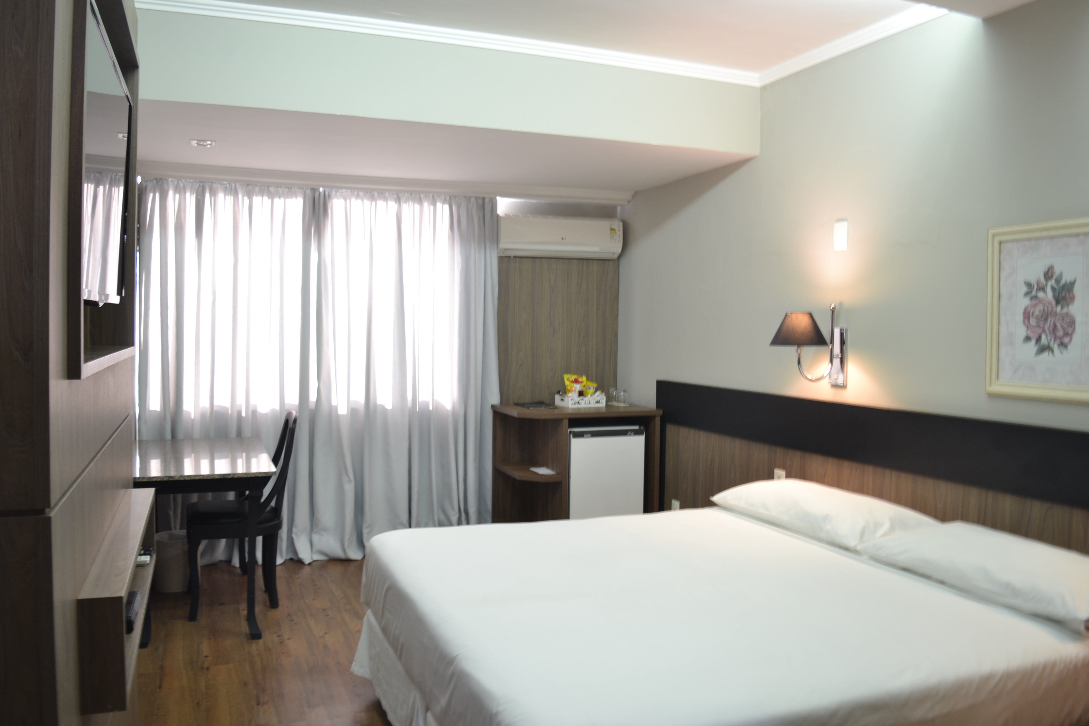 Double Executive Queen Bed