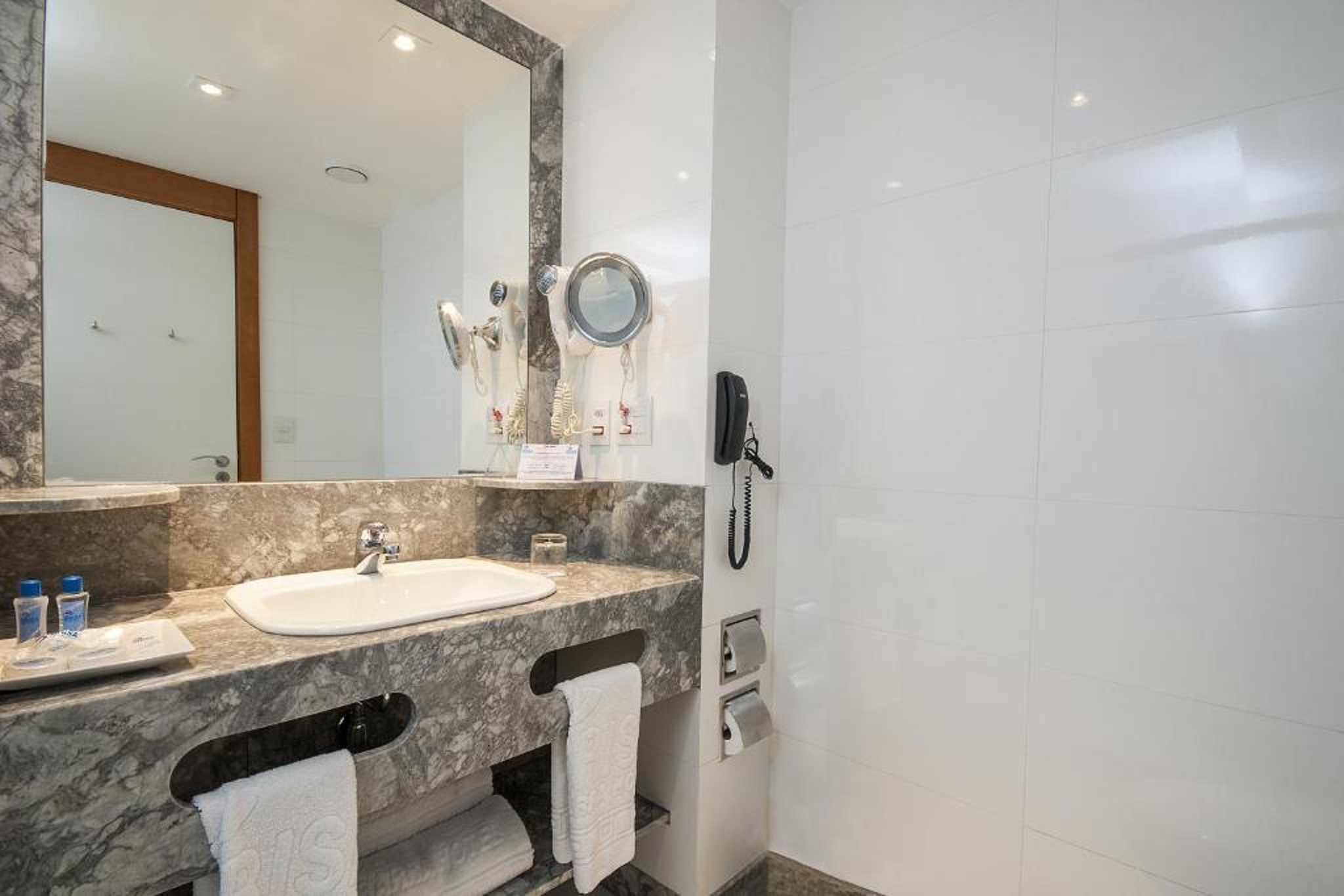 Double Ocean Front with Balcony