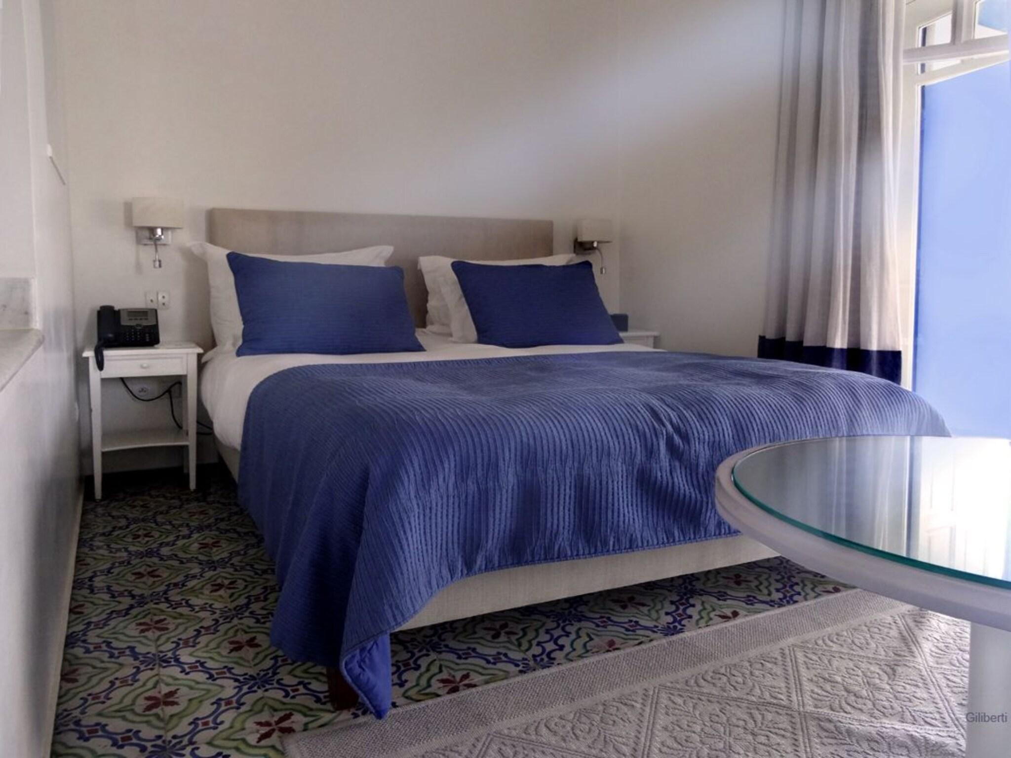 Junior Suite Deluxe Queen Bed