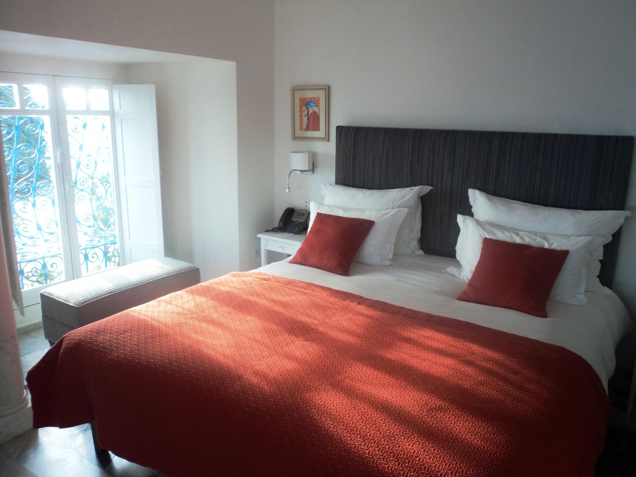 Junior Suite Queen Size Bed