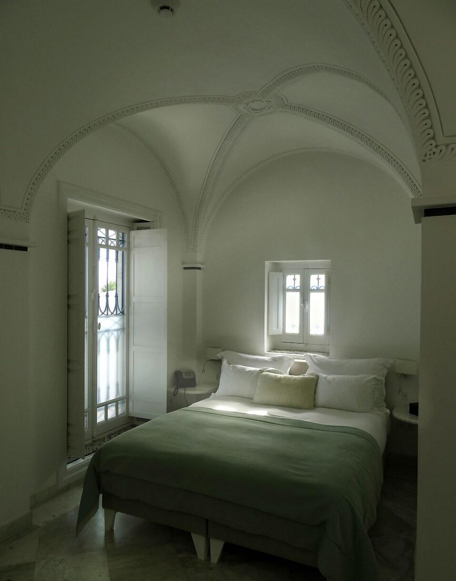 Double Classic Queen Bed