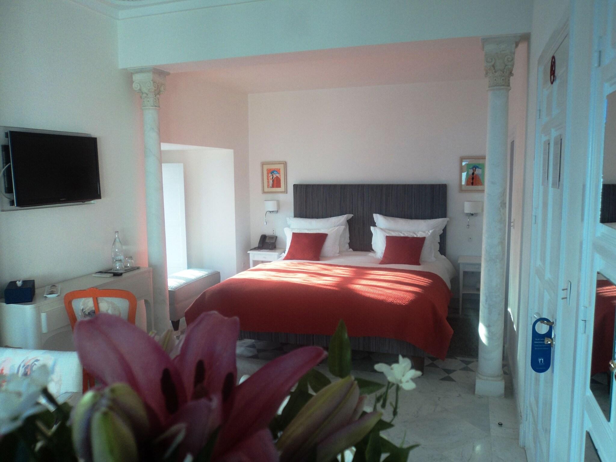 Junior Suite Queen Size Bed